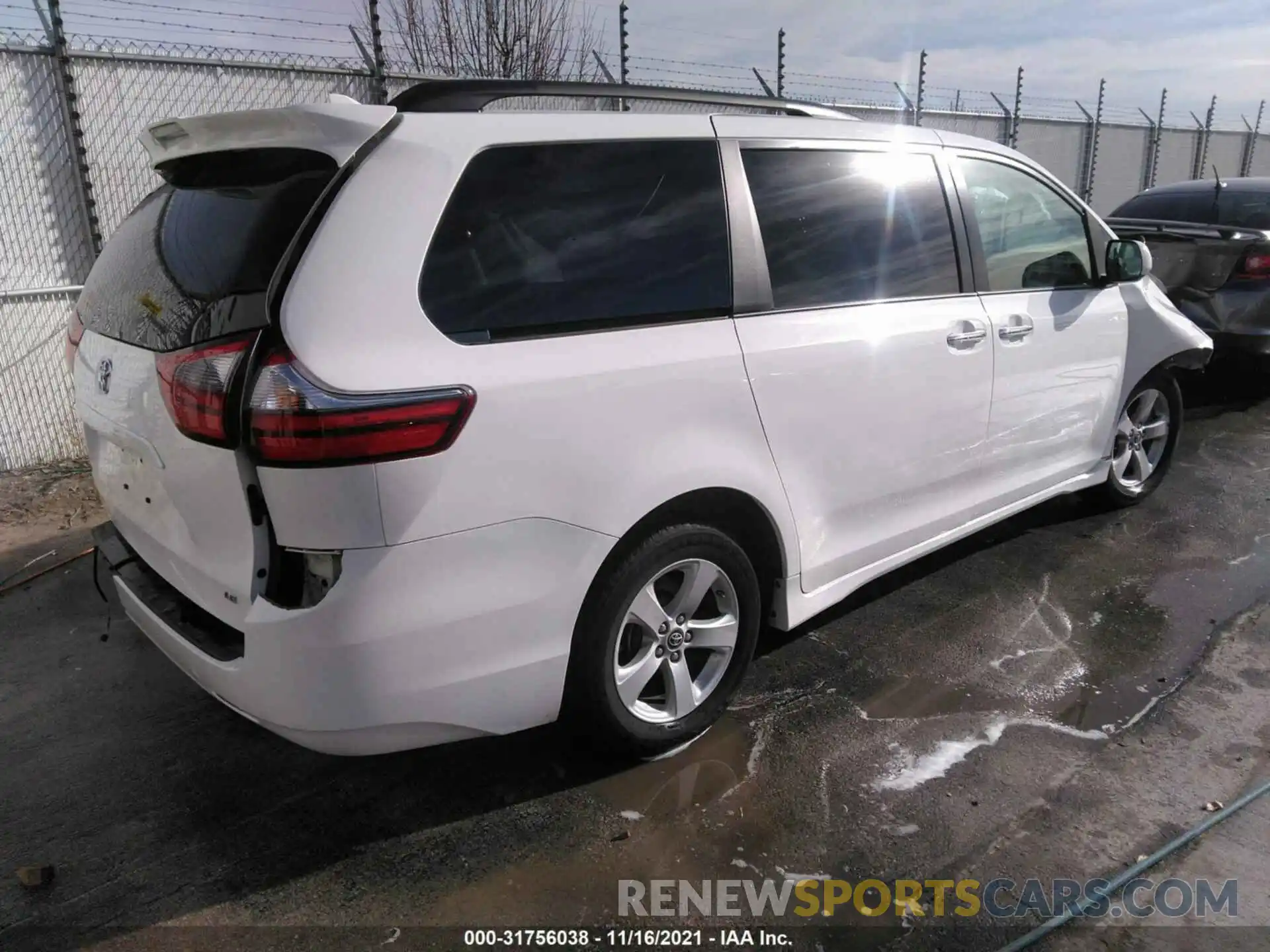 4 Photograph of a damaged car 5TDKZ3DC5LS049068 TOYOTA SIENNA 2020