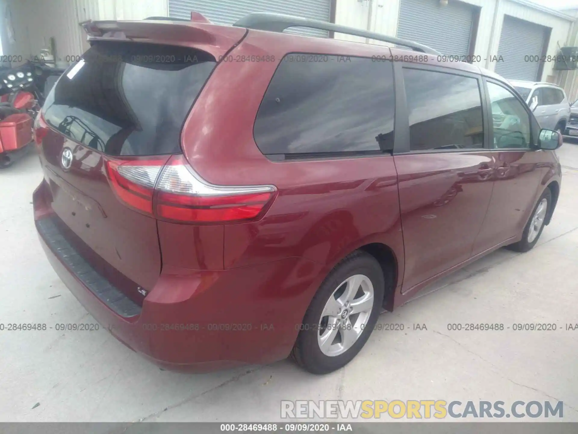 4 Photograph of a damaged car 5TDKZ3DC5LS054707 TOYOTA SIENNA 2020