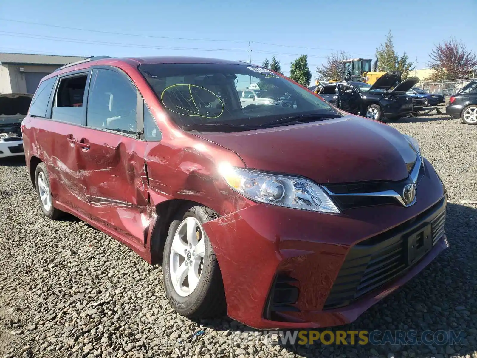 1 Photograph of a damaged car 5TDKZ3DC5LS061155 TOYOTA SIENNA 2020