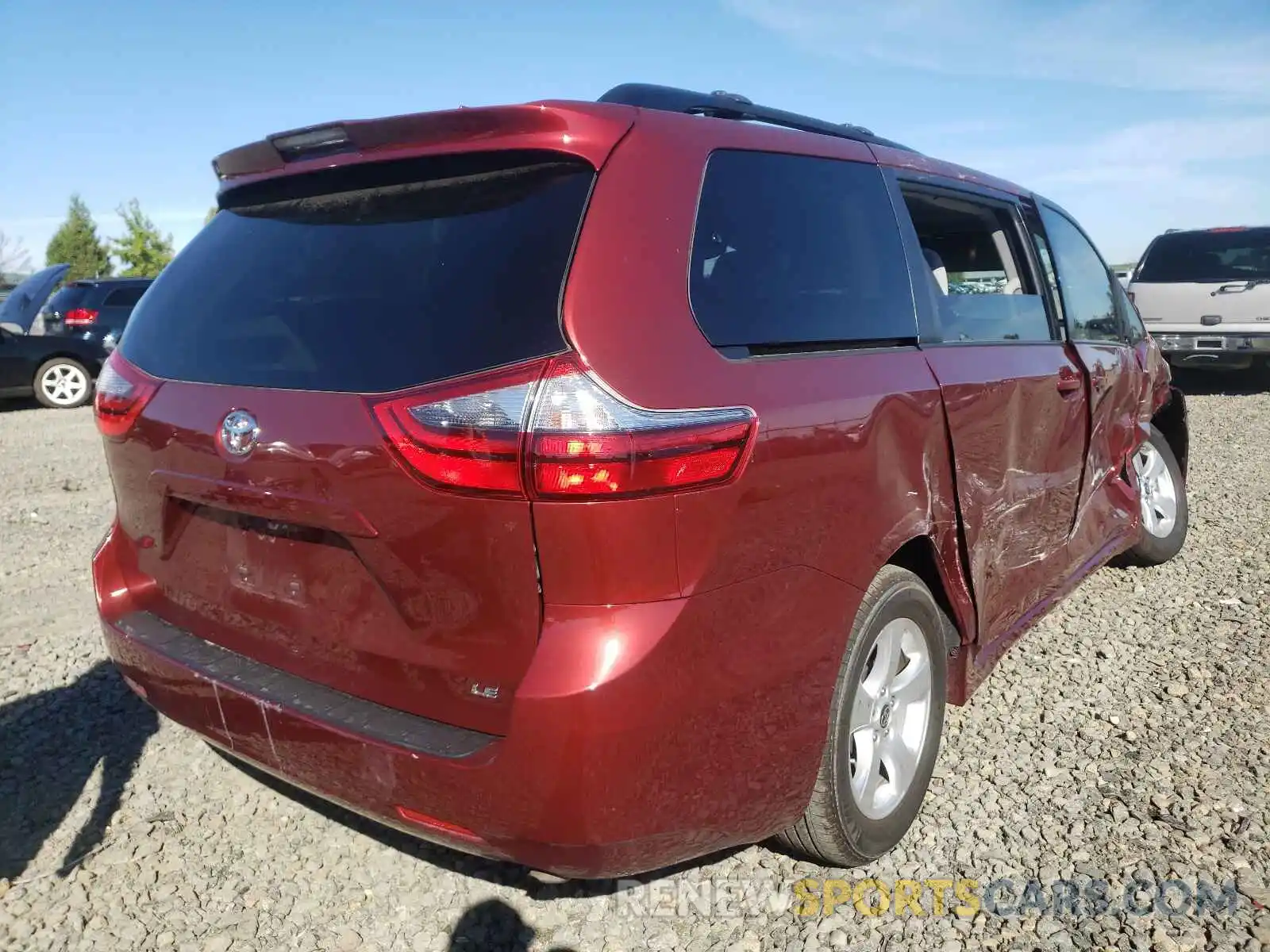 4 Photograph of a damaged car 5TDKZ3DC5LS061155 TOYOTA SIENNA 2020