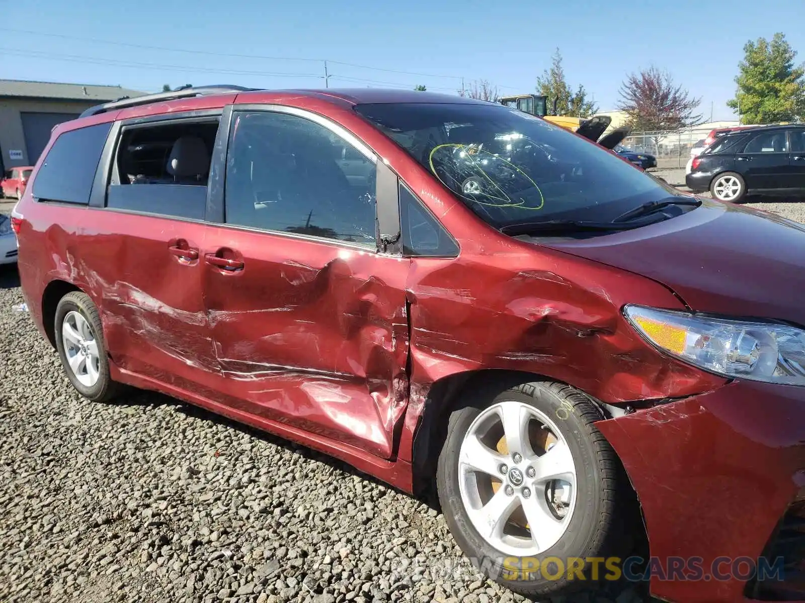 9 Photograph of a damaged car 5TDKZ3DC5LS061155 TOYOTA SIENNA 2020