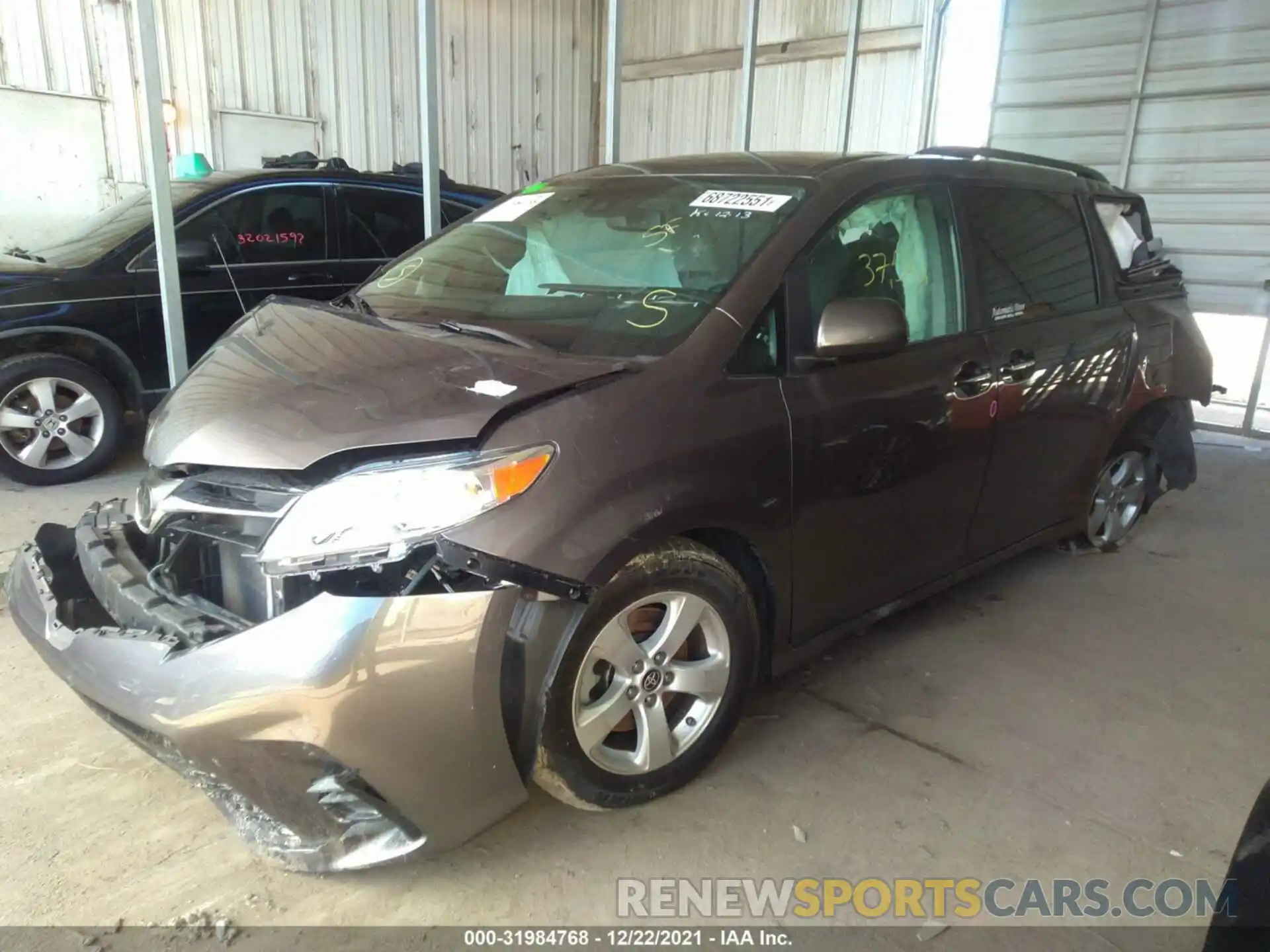 2 Photograph of a damaged car 5TDKZ3DC5LS061950 TOYOTA SIENNA 2020