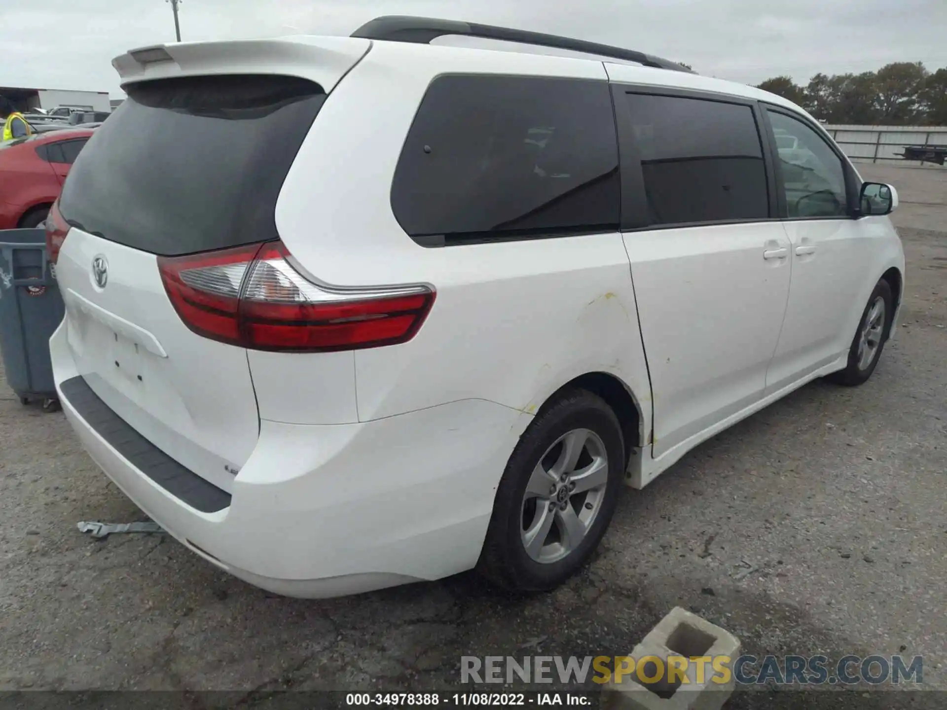 4 Photograph of a damaged car 5TDKZ3DC5LS066503 TOYOTA SIENNA 2020