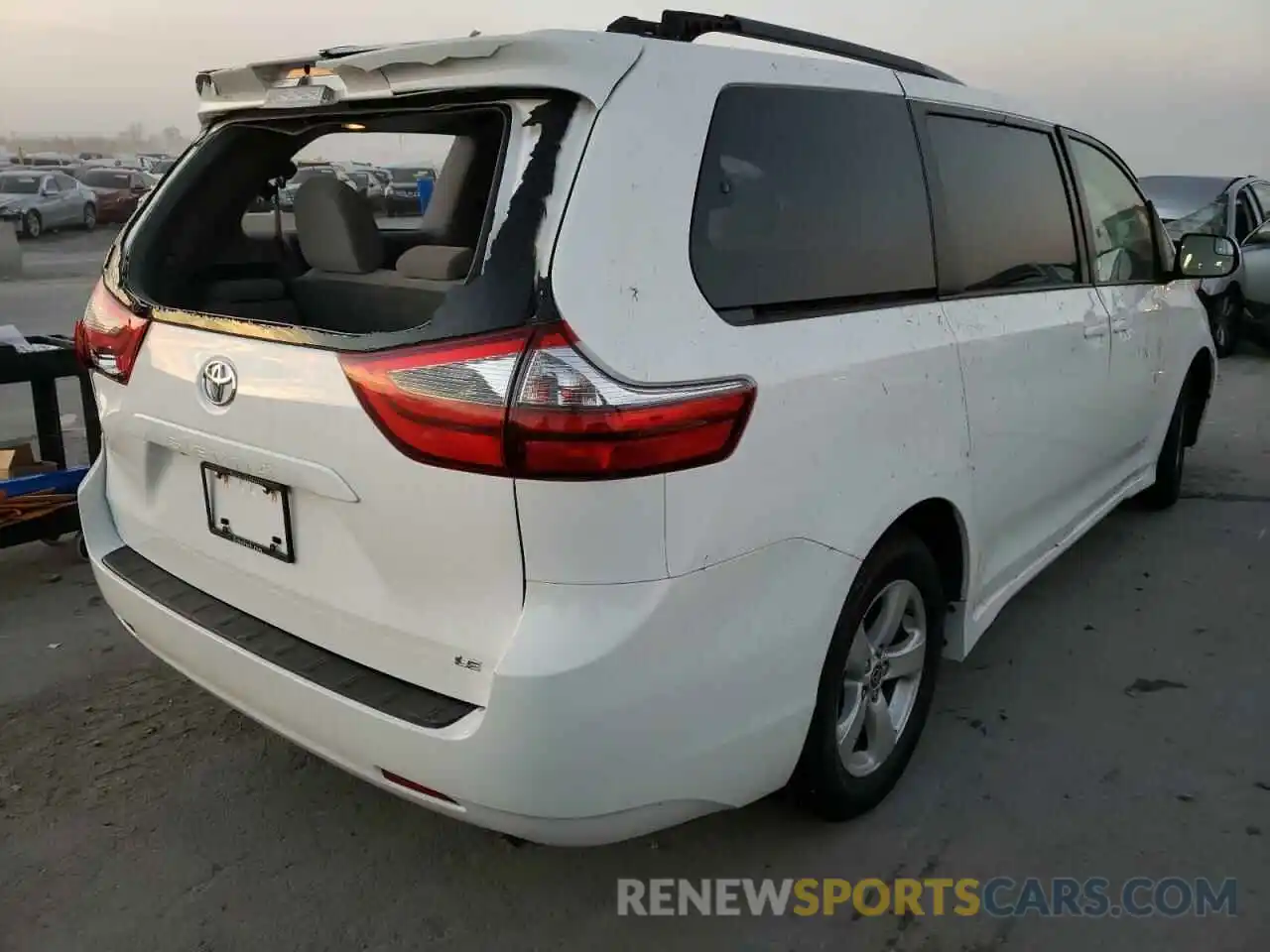 4 Photograph of a damaged car 5TDKZ3DC5LS068798 TOYOTA SIENNA 2020