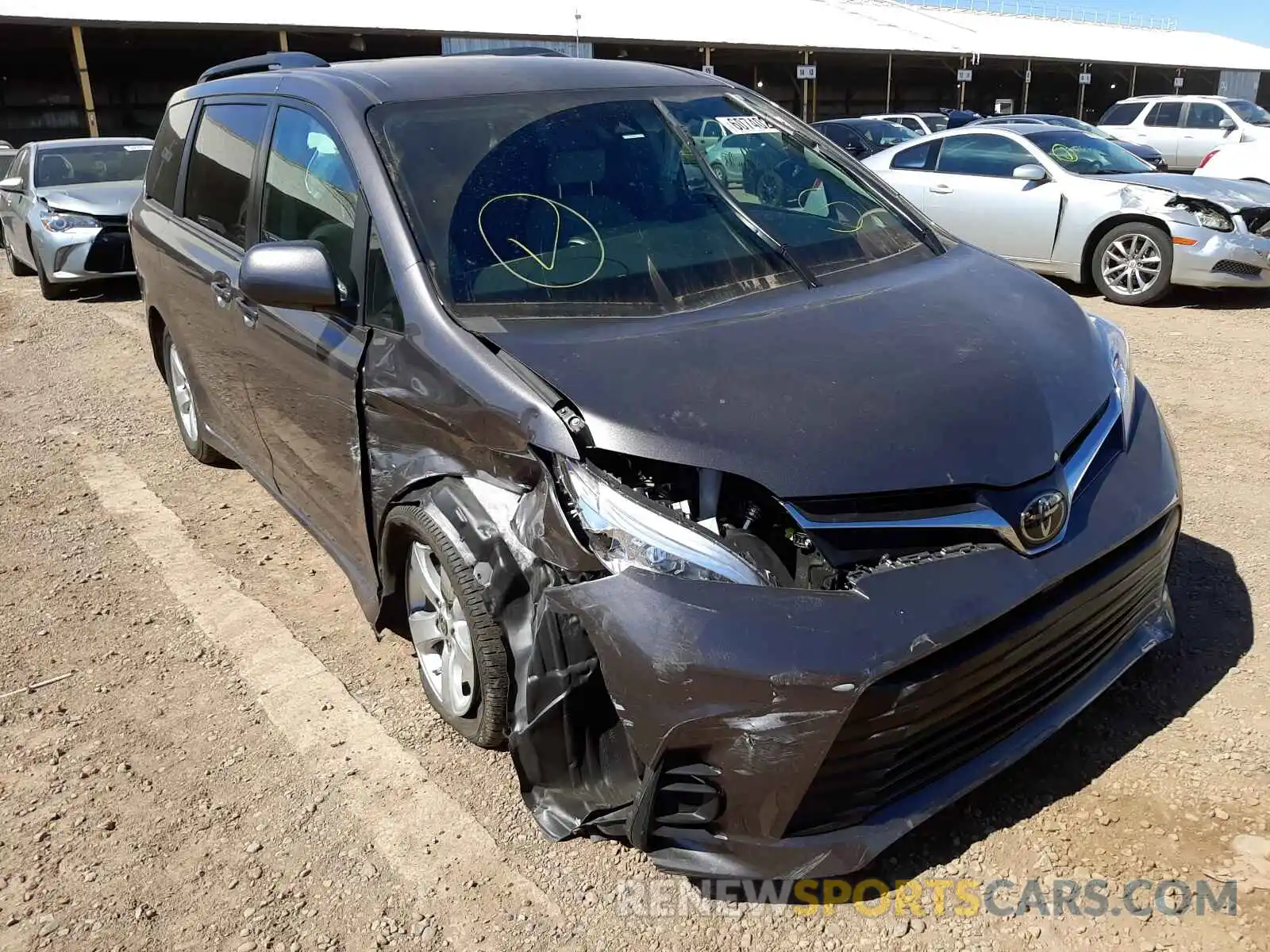 1 Photograph of a damaged car 5TDKZ3DC5LS080272 TOYOTA SIENNA 2020