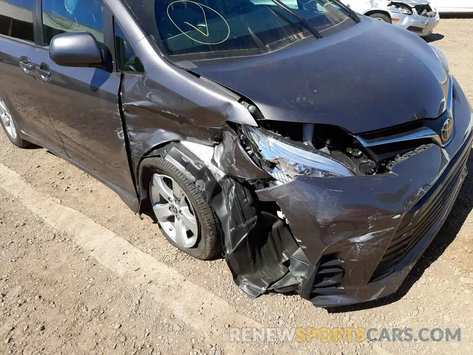 9 Photograph of a damaged car 5TDKZ3DC5LS080272 TOYOTA SIENNA 2020