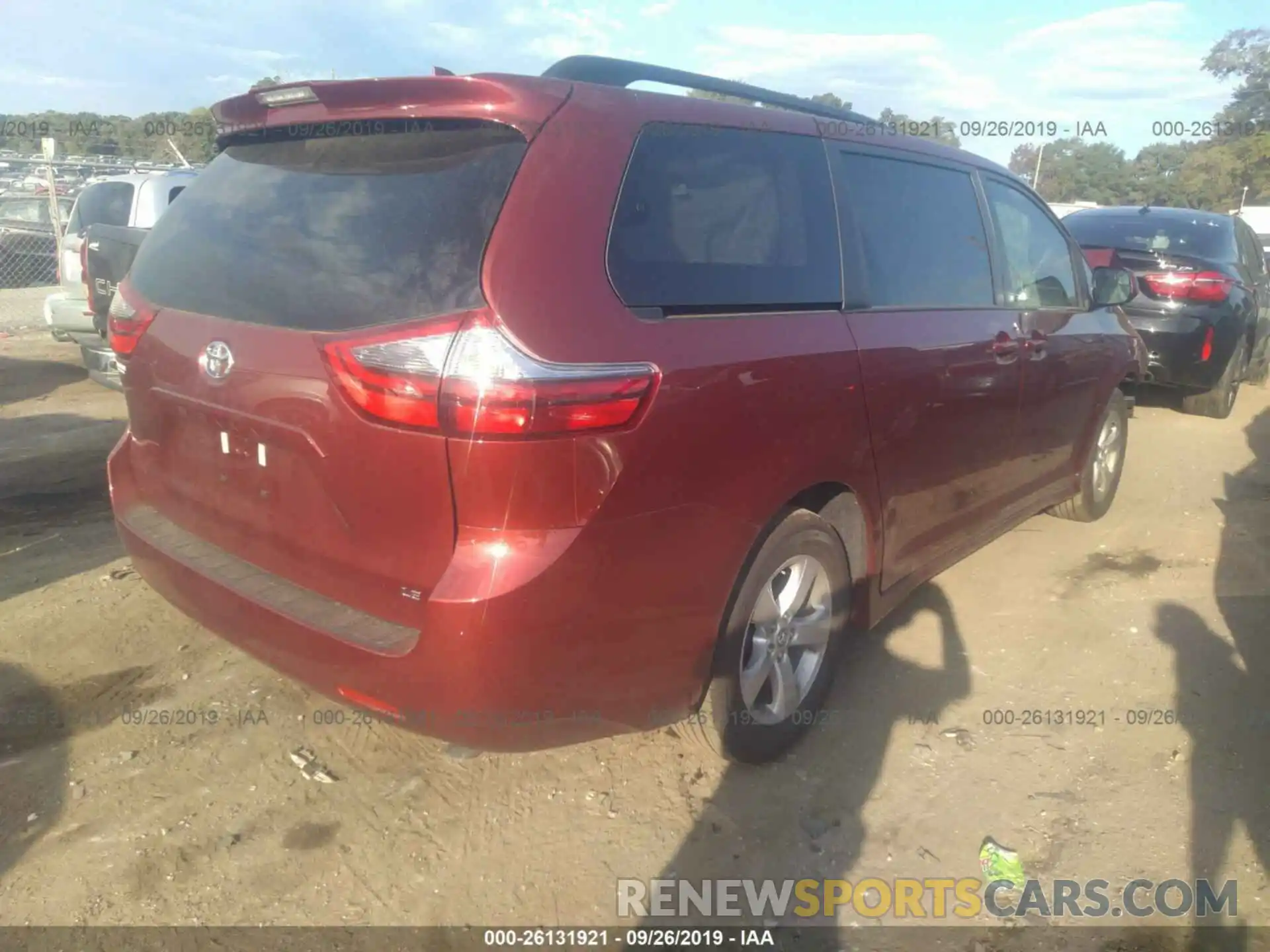 4 Photograph of a damaged car 5TDKZ3DC6LS023112 TOYOTA SIENNA 2020