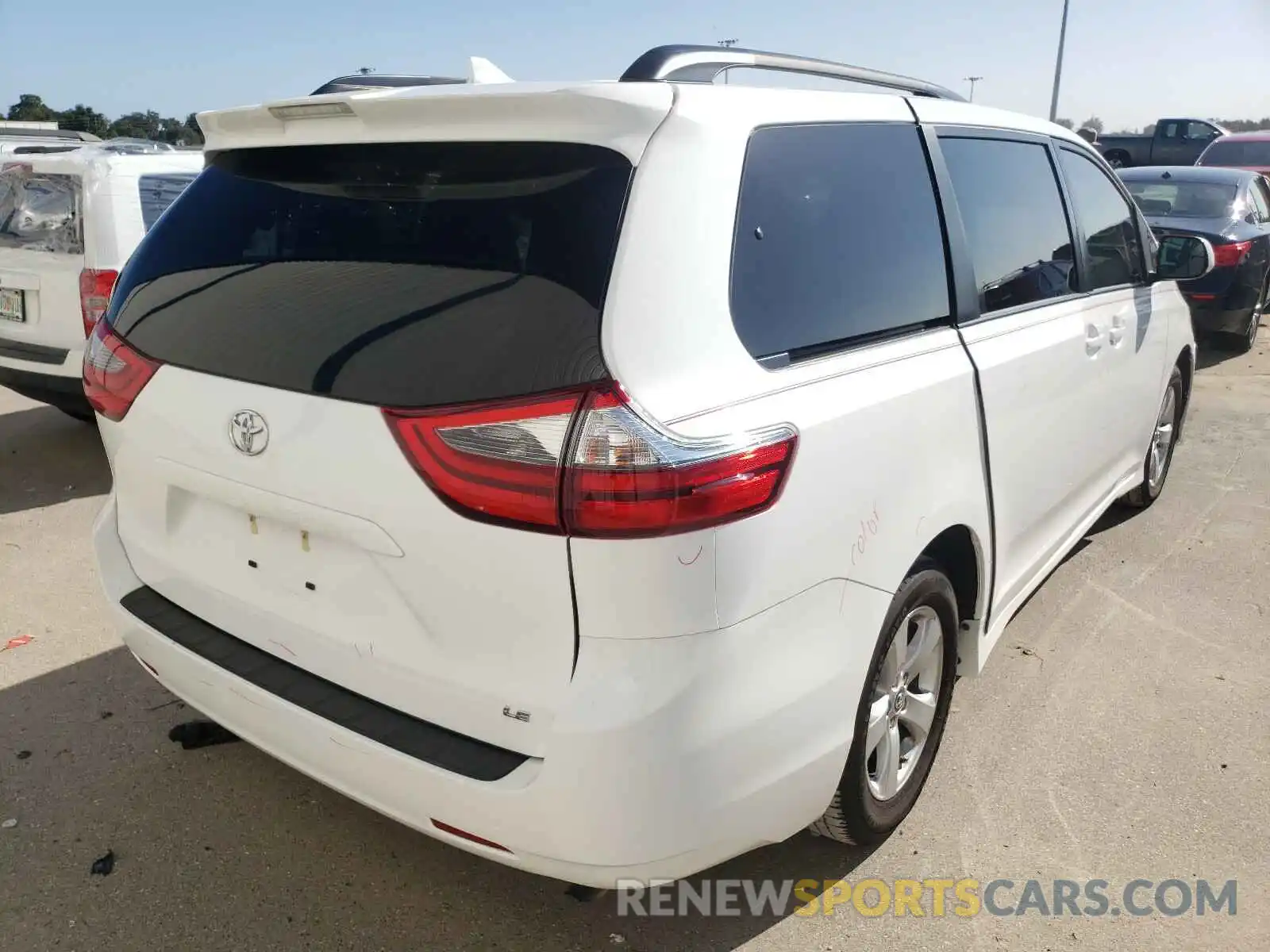 4 Photograph of a damaged car 5TDKZ3DC6LS024227 TOYOTA SIENNA 2020