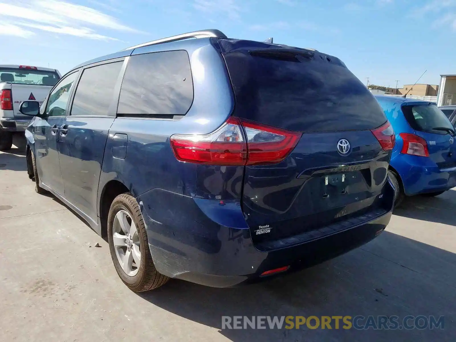 3 Photograph of a damaged car 5TDKZ3DC6LS025927 TOYOTA SIENNA 2020