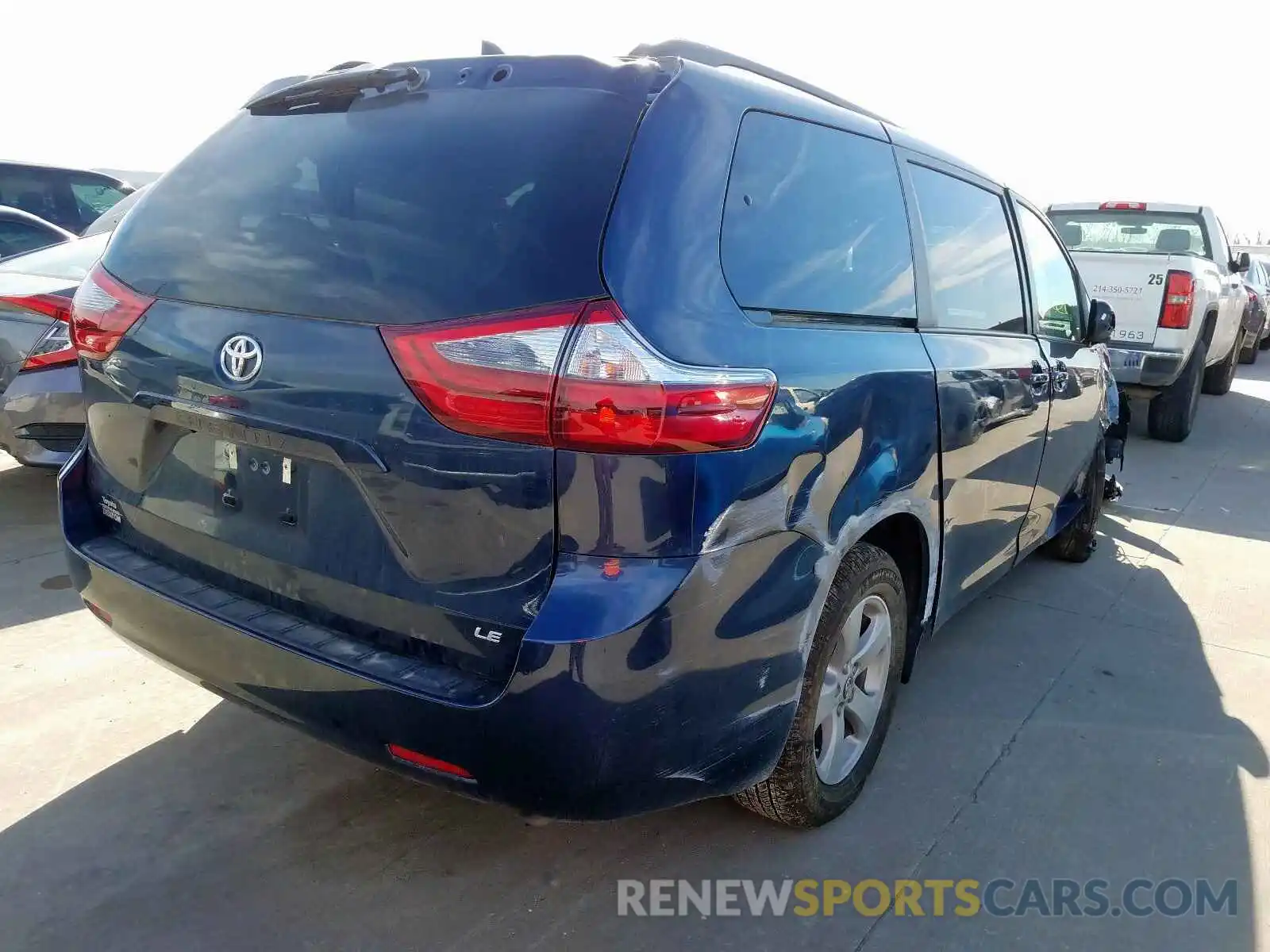 4 Photograph of a damaged car 5TDKZ3DC6LS025927 TOYOTA SIENNA 2020