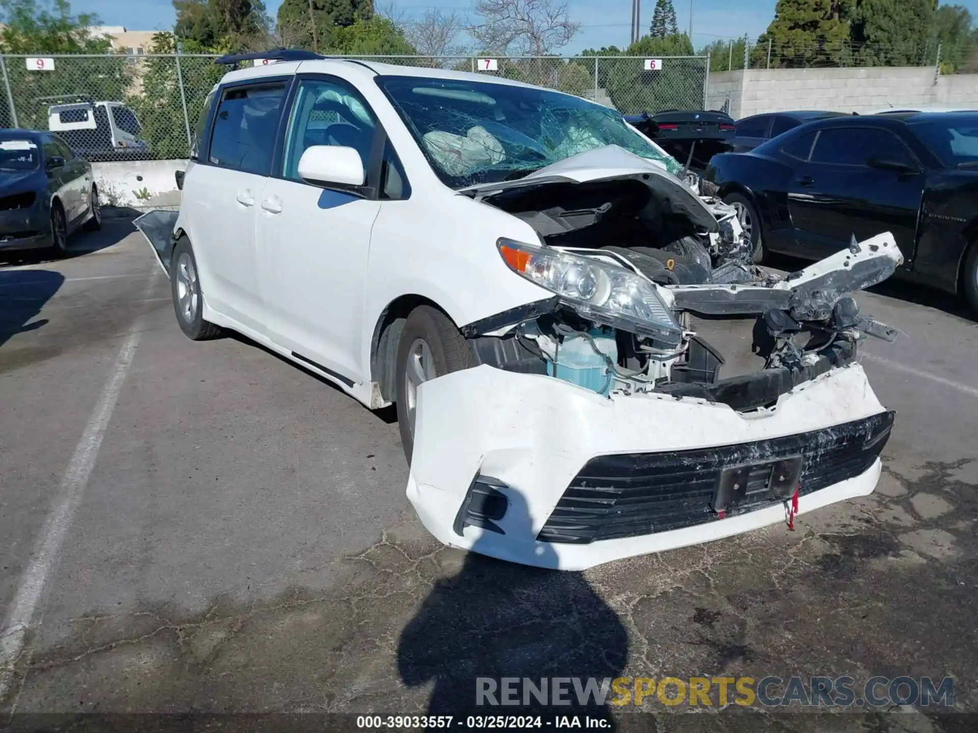 1 Photograph of a damaged car 5TDKZ3DC6LS043327 TOYOTA SIENNA 2020