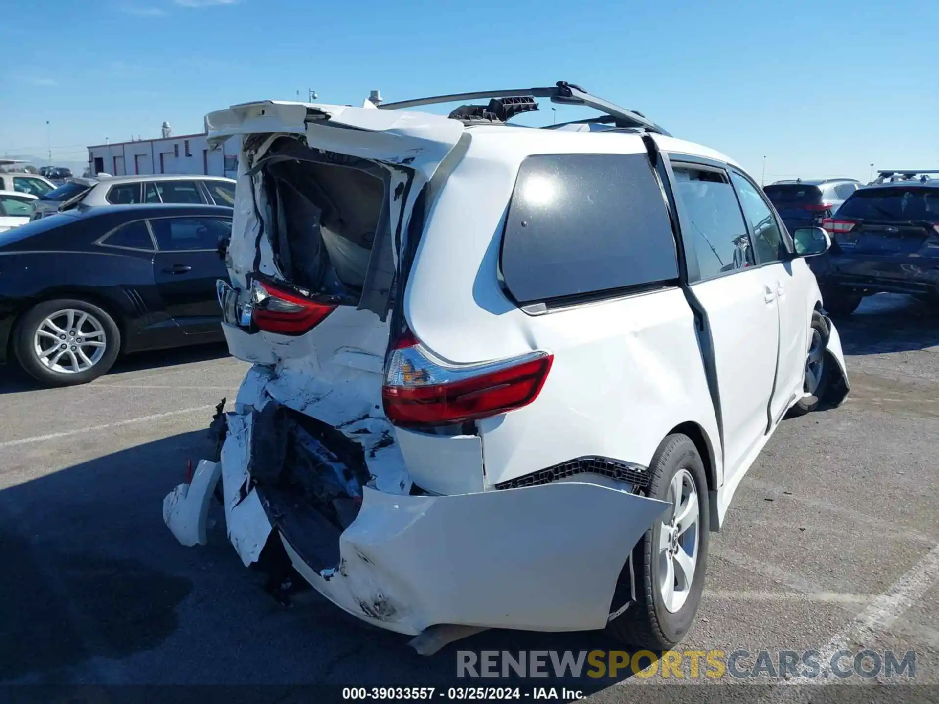 4 Photograph of a damaged car 5TDKZ3DC6LS043327 TOYOTA SIENNA 2020