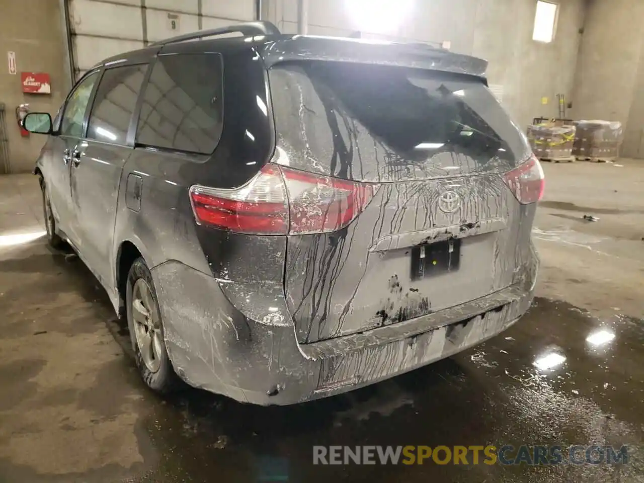 3 Photograph of a damaged car 5TDKZ3DC6LS043876 TOYOTA SIENNA 2020