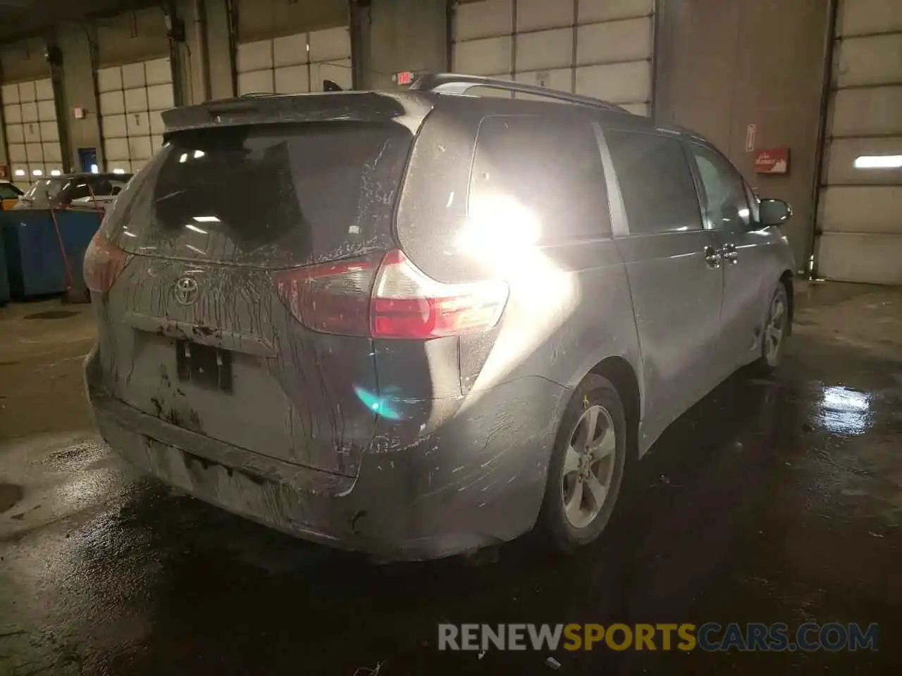 4 Photograph of a damaged car 5TDKZ3DC6LS043876 TOYOTA SIENNA 2020