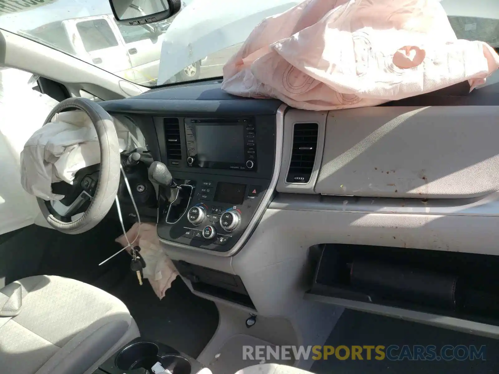 9 Photograph of a damaged car 5TDKZ3DC6LS046065 TOYOTA SIENNA 2020