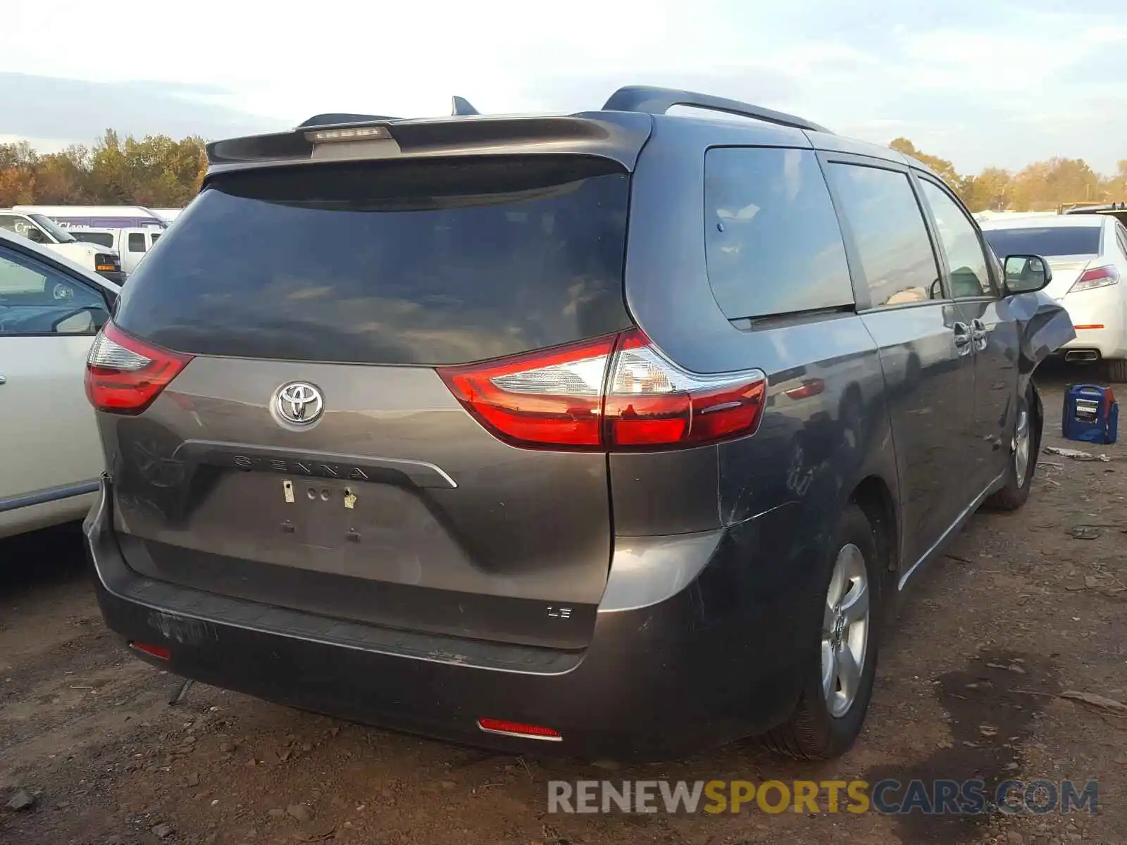 4 Photograph of a damaged car 5TDKZ3DC6LS049502 TOYOTA SIENNA 2020