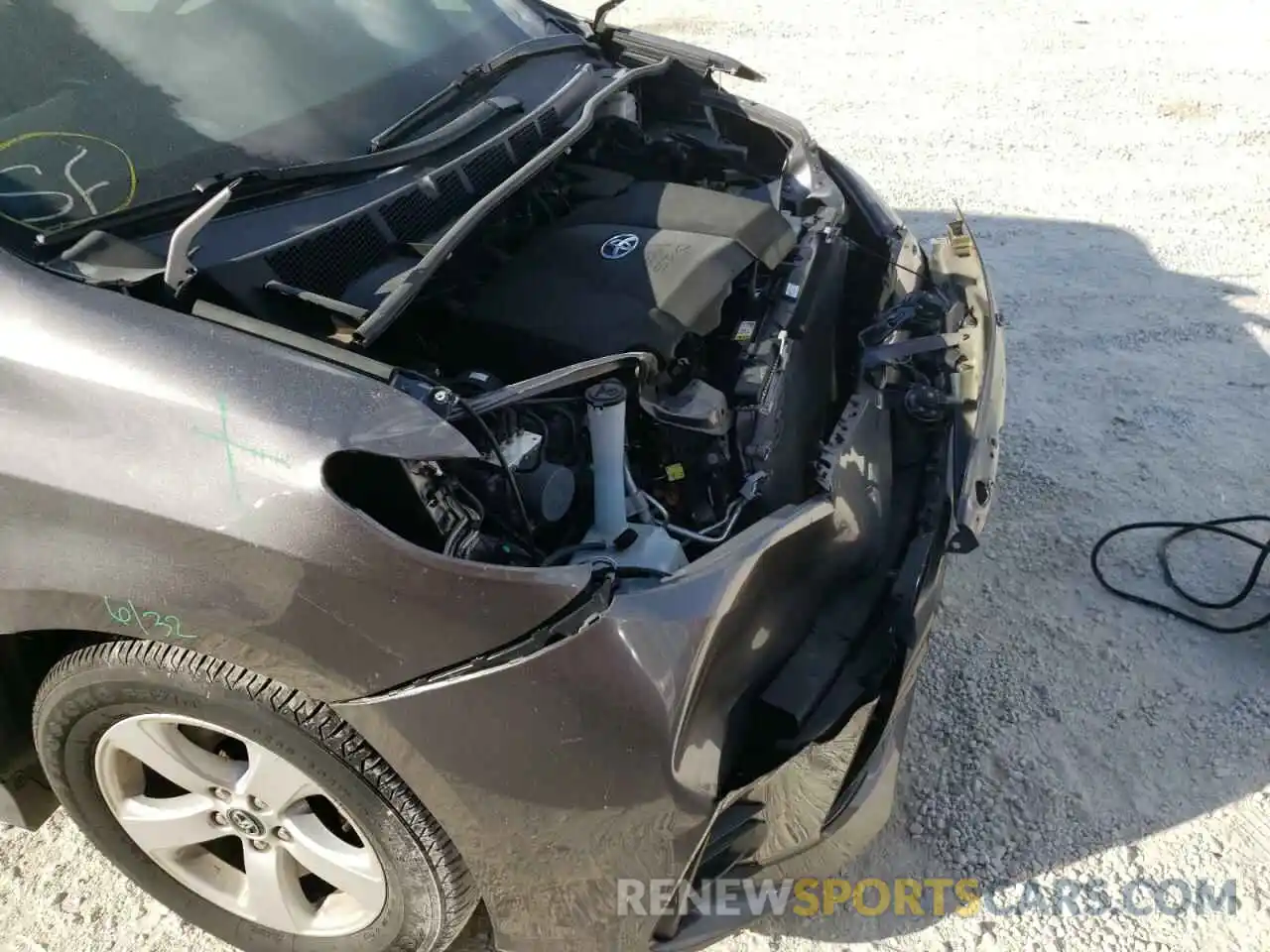 9 Photograph of a damaged car 5TDKZ3DC6LS055025 TOYOTA SIENNA 2020