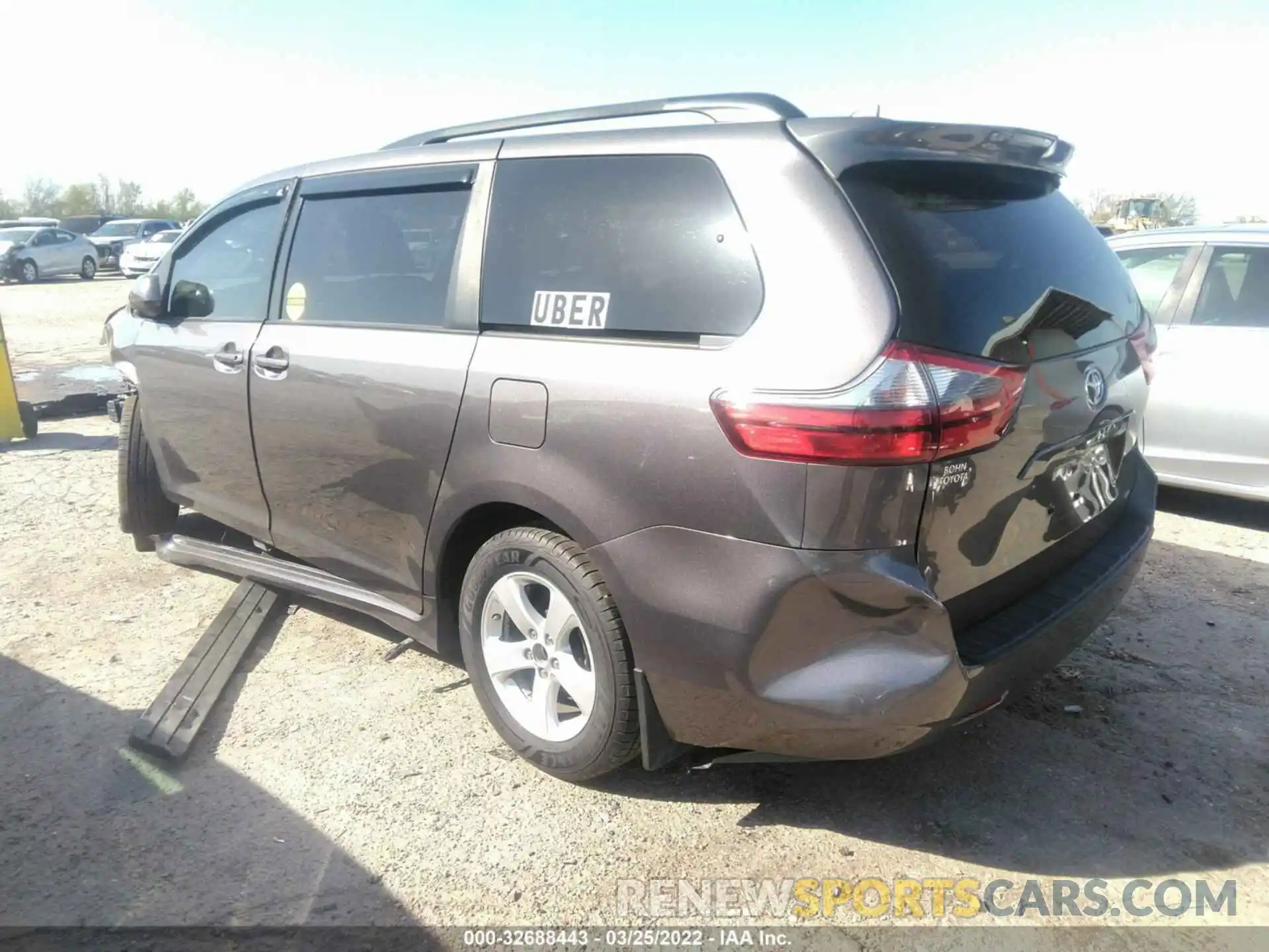 3 Фотография поврежденного автомобиля 5TDKZ3DC6LS058717 TOYOTA SIENNA 2020