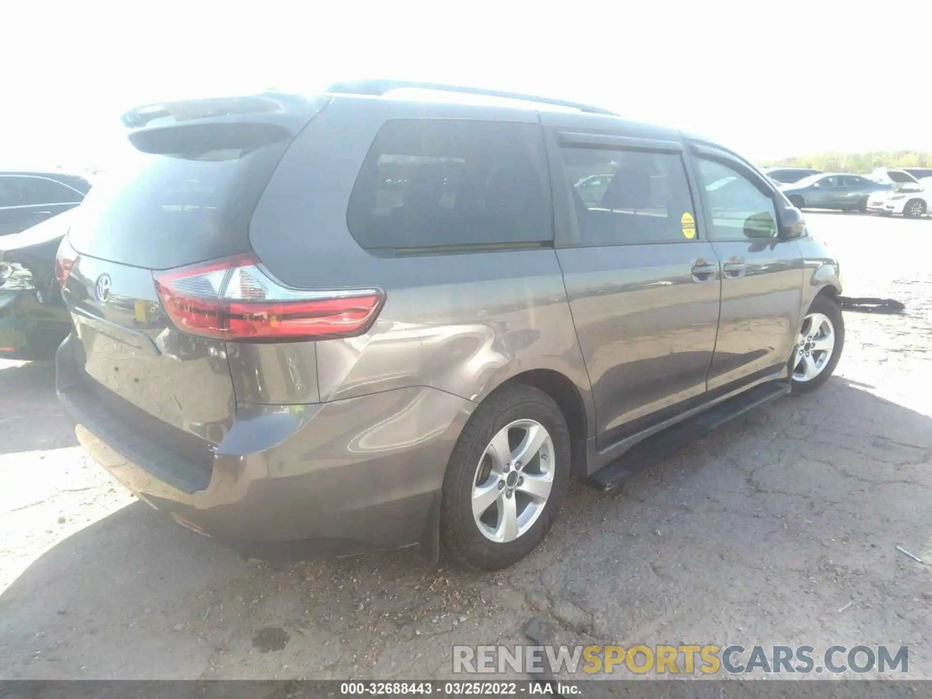 4 Фотография поврежденного автомобиля 5TDKZ3DC6LS058717 TOYOTA SIENNA 2020