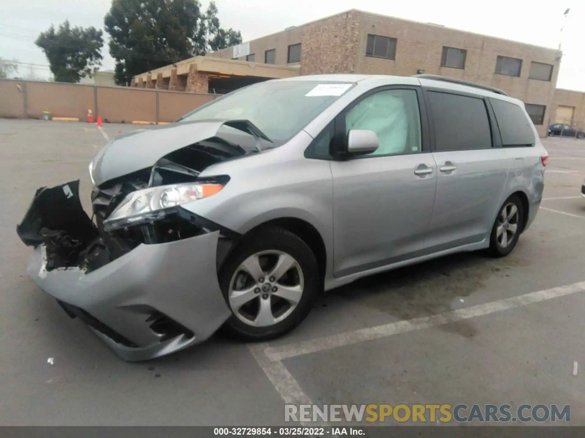 2 Photograph of a damaged car 5TDKZ3DC6LS060189 TOYOTA SIENNA 2020