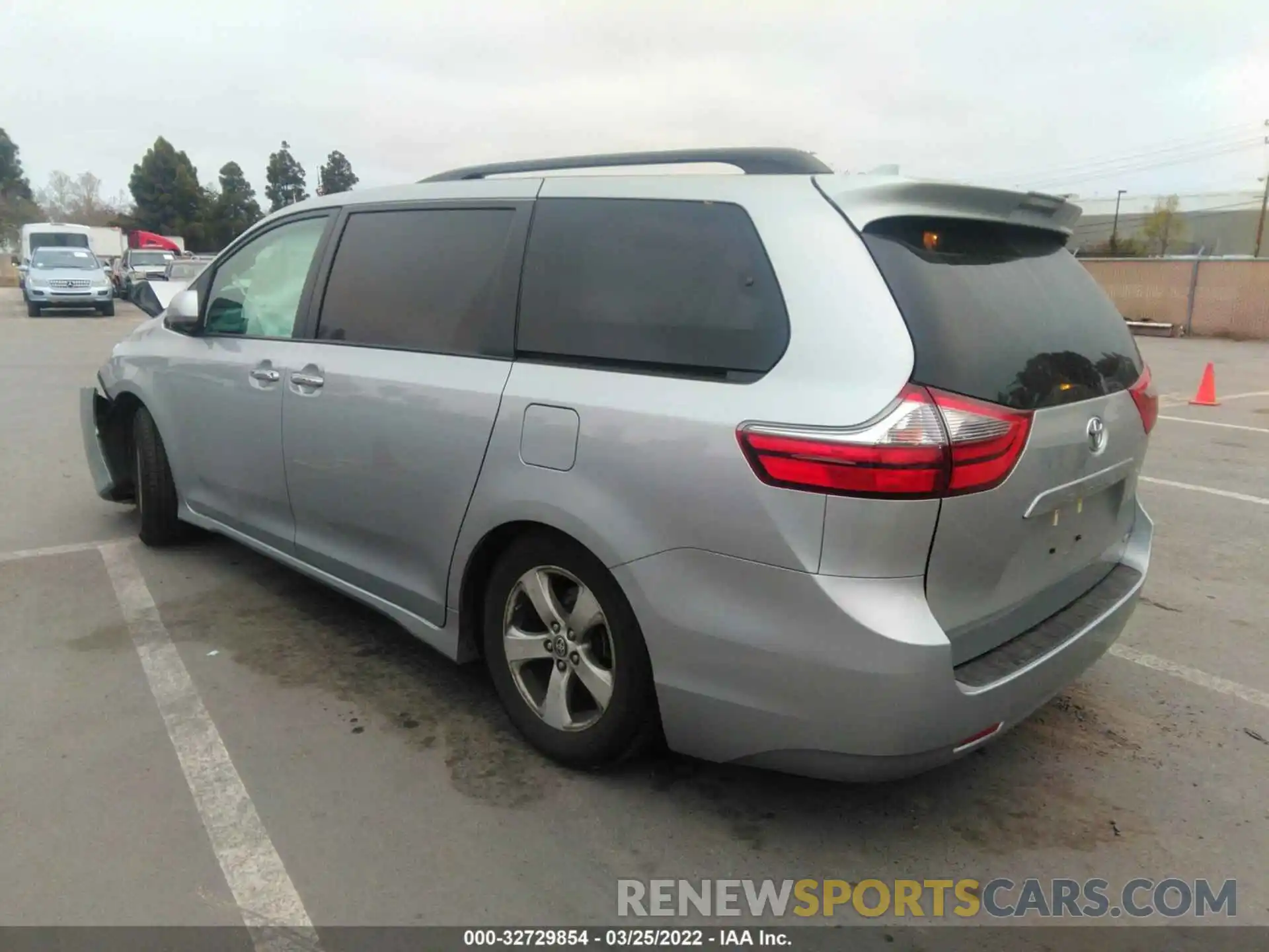 3 Фотография поврежденного автомобиля 5TDKZ3DC6LS060189 TOYOTA SIENNA 2020