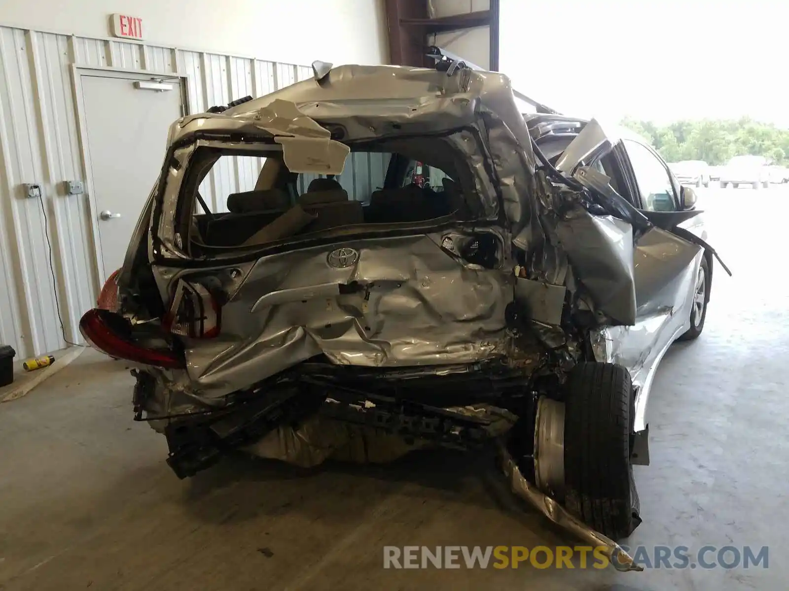 9 Photograph of a damaged car 5TDKZ3DC6LS061665 TOYOTA SIENNA 2020