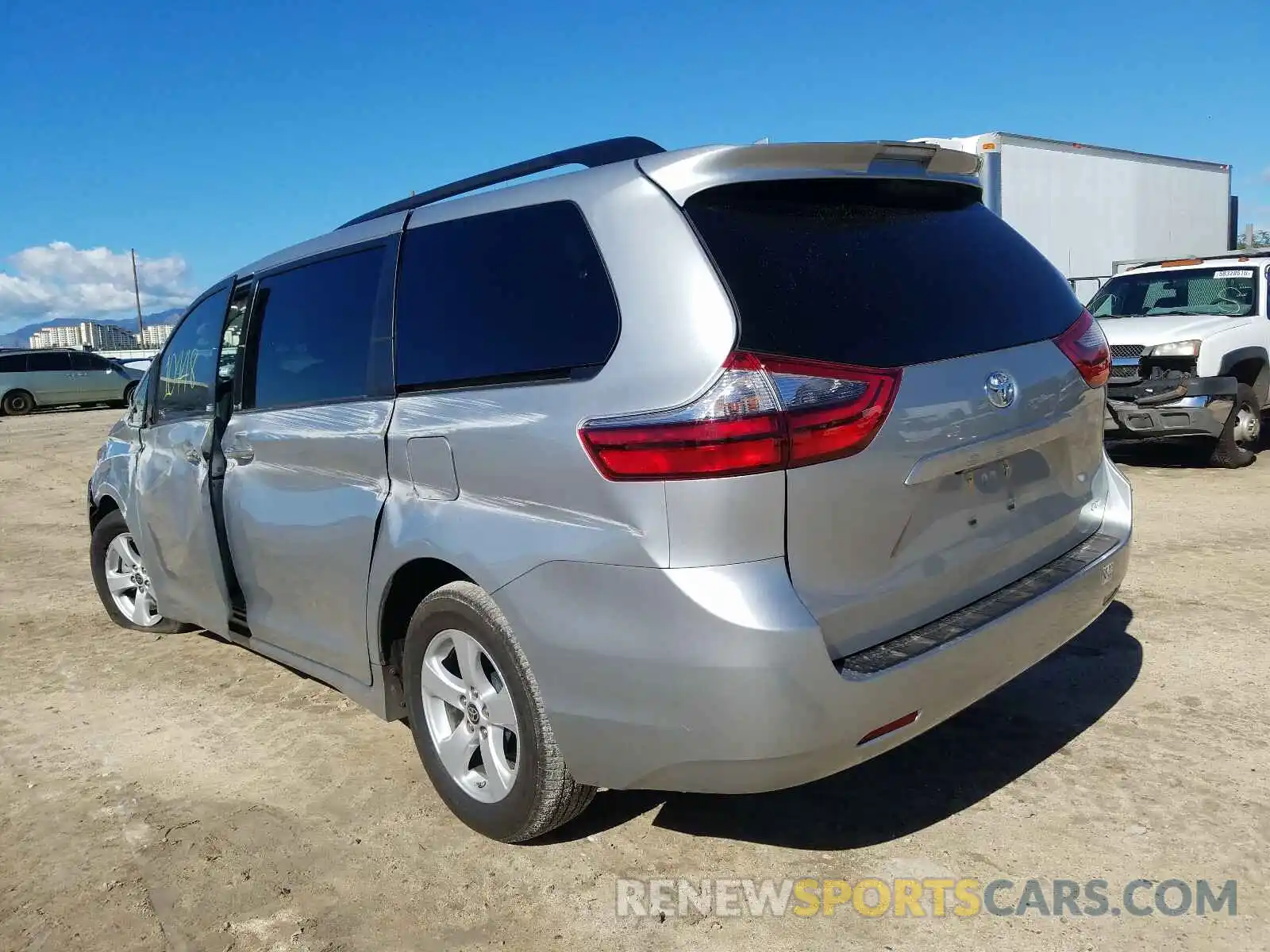 3 Photograph of a damaged car 5TDKZ3DC6LS066042 TOYOTA SIENNA 2020