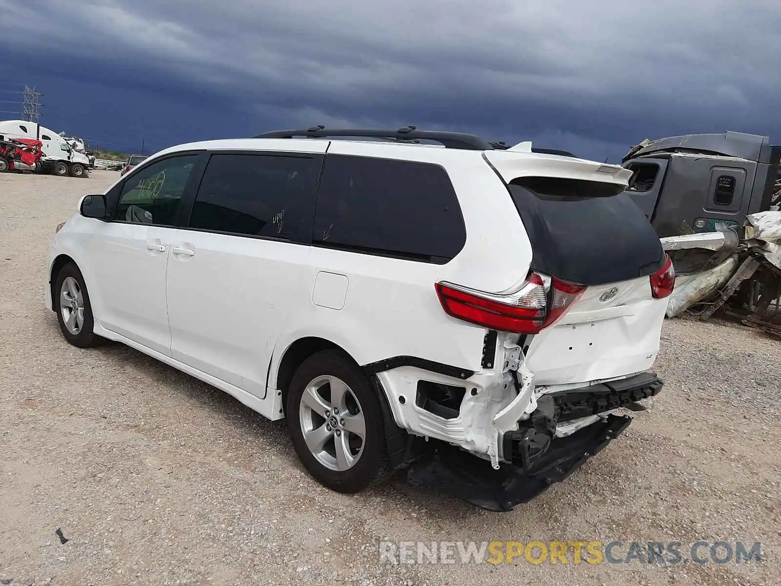 3 Photograph of a damaged car 5TDKZ3DC6LS077526 TOYOTA SIENNA 2020