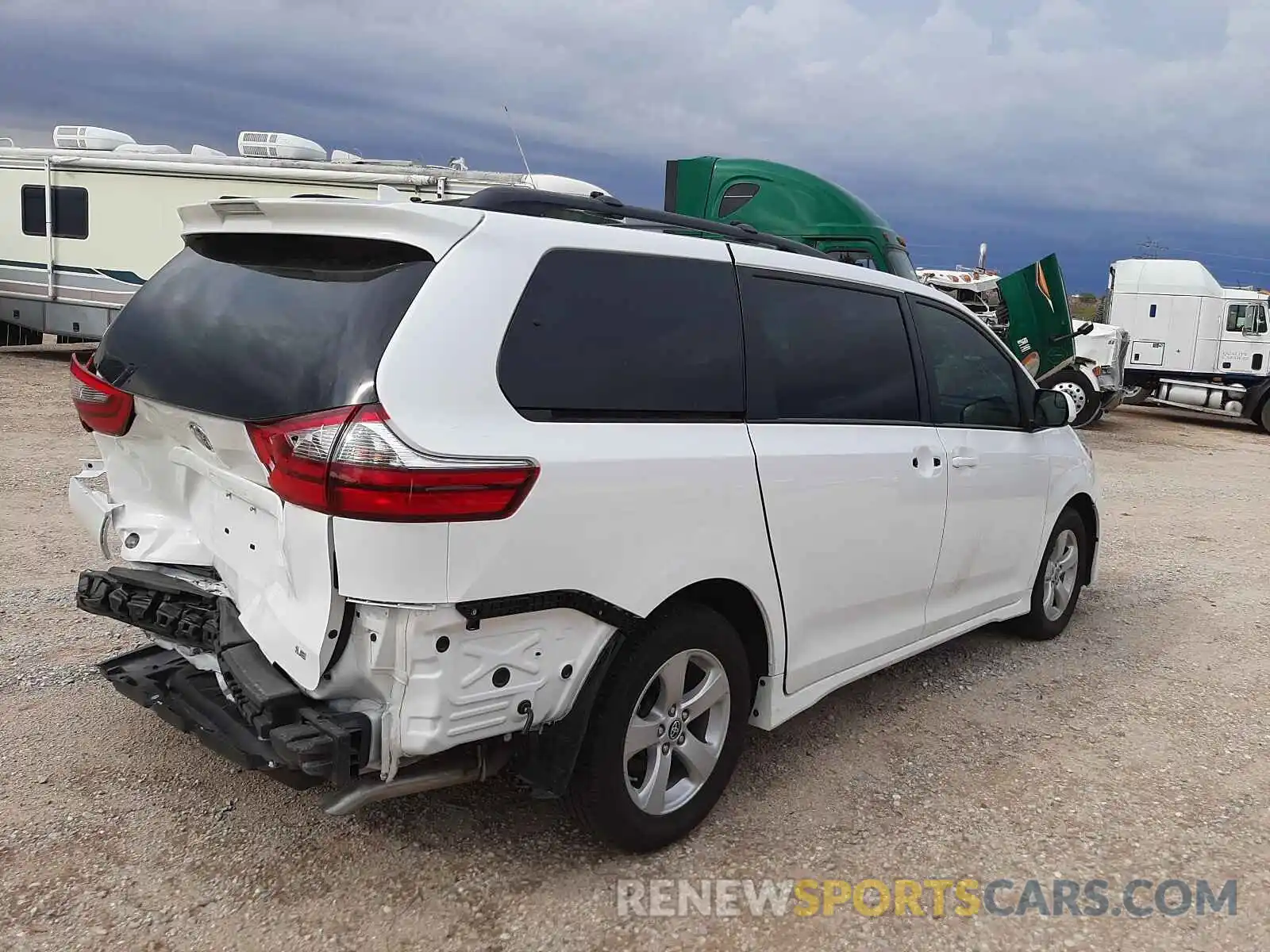 4 Photograph of a damaged car 5TDKZ3DC6LS077526 TOYOTA SIENNA 2020