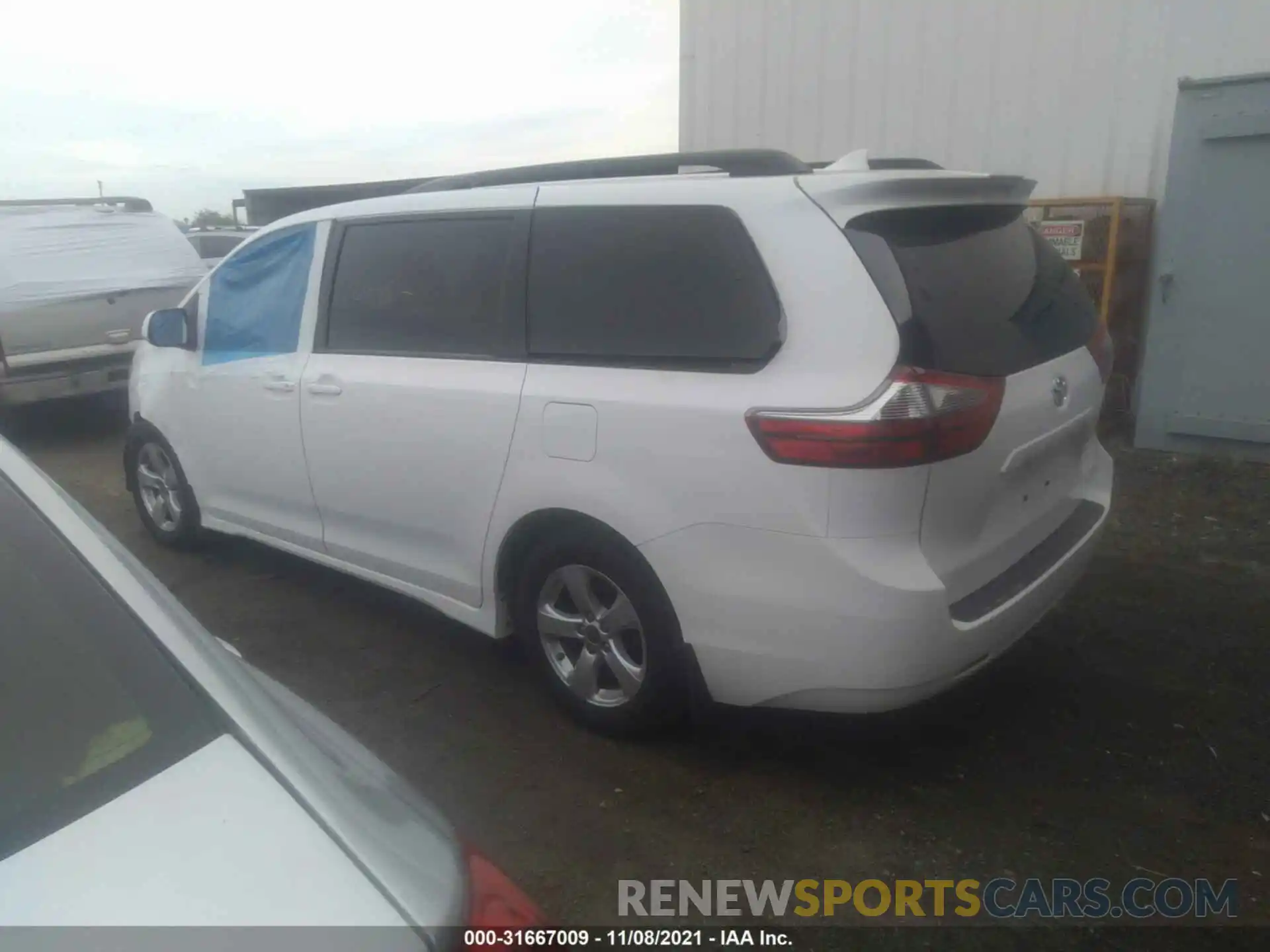 3 Photograph of a damaged car 5TDKZ3DC6LS087554 TOYOTA SIENNA 2020