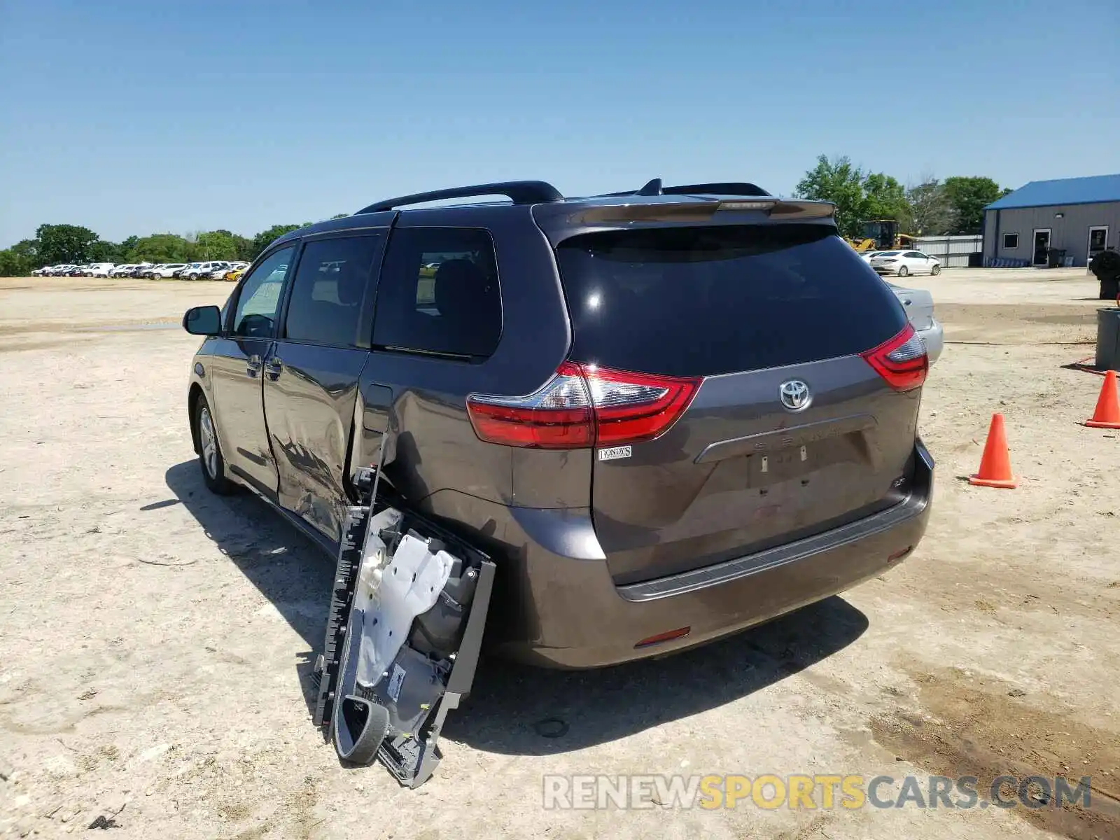 3 Photograph of a damaged car 5TDKZ3DC6LS087764 TOYOTA SIENNA 2020