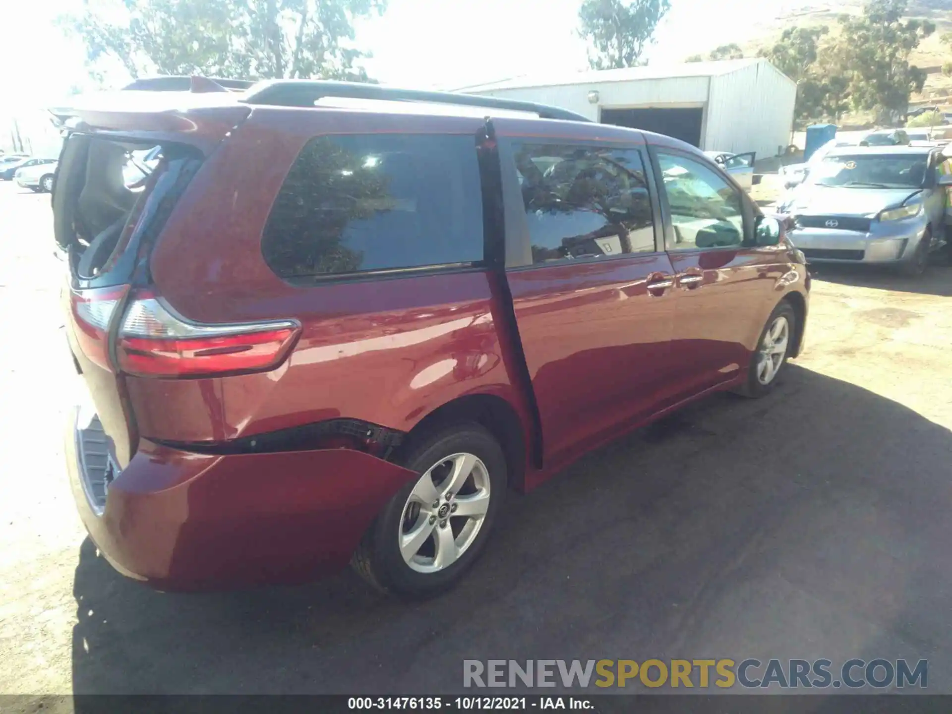 4 Photograph of a damaged car 5TDKZ3DC7LS023412 TOYOTA SIENNA 2020