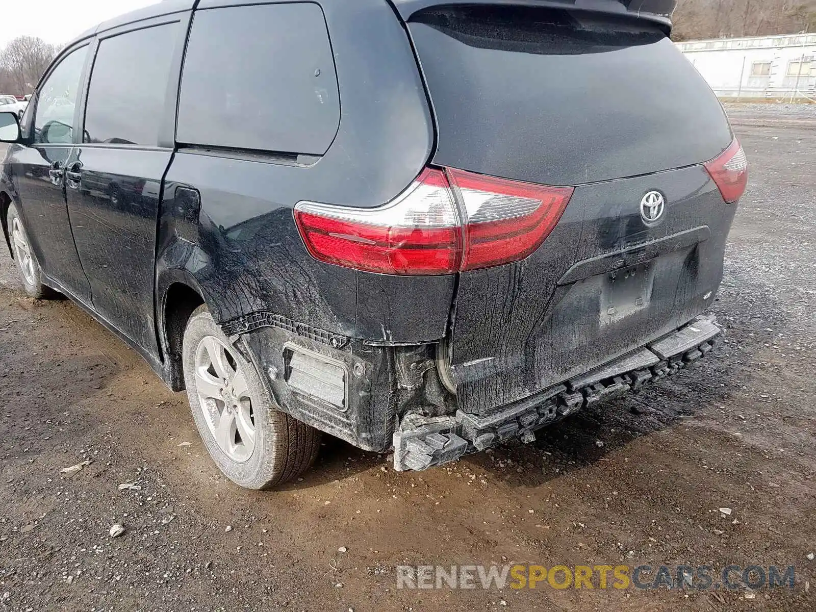 9 Photograph of a damaged car 5TDKZ3DC7LS025984 TOYOTA SIENNA 2020