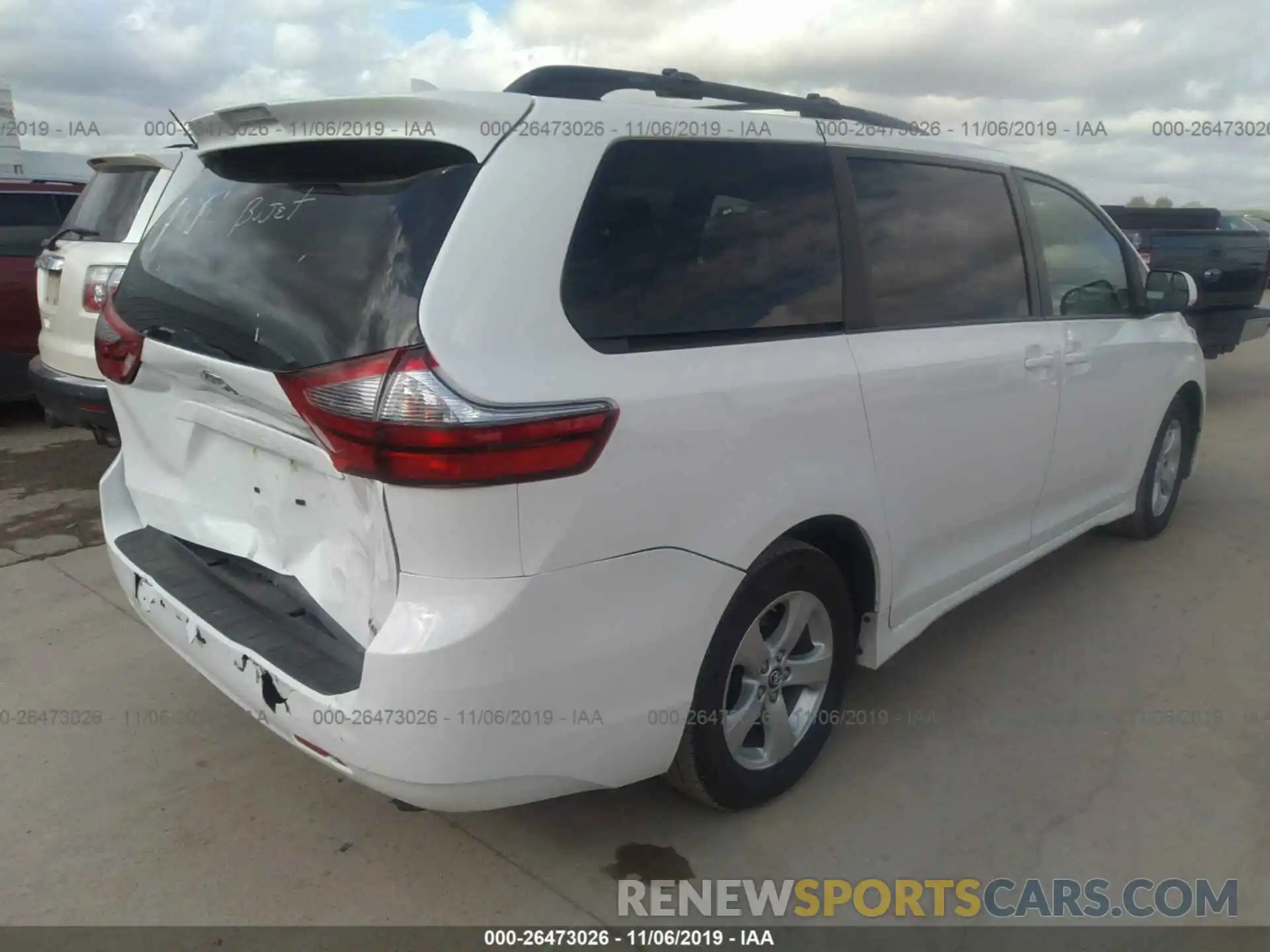 4 Photograph of a damaged car 5TDKZ3DC7LS027489 TOYOTA SIENNA 2020