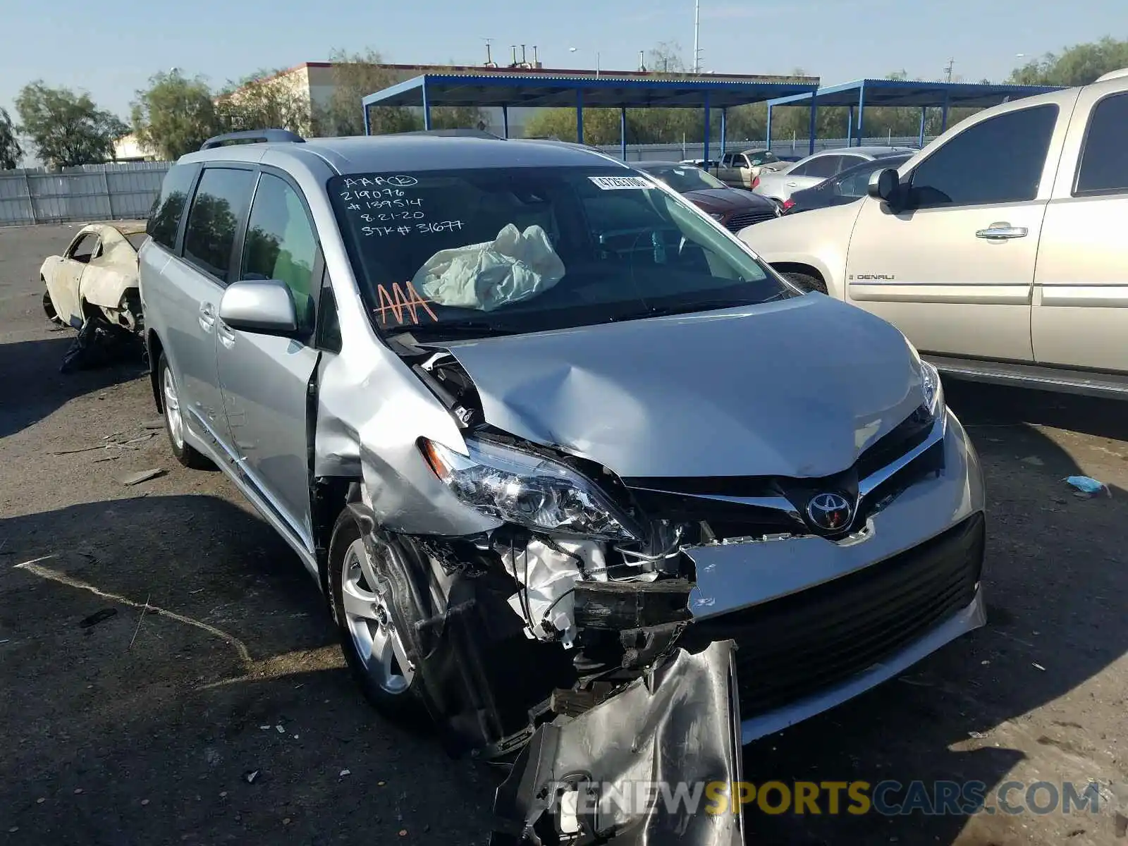 1 Photograph of a damaged car 5TDKZ3DC7LS032711 TOYOTA SIENNA 2020