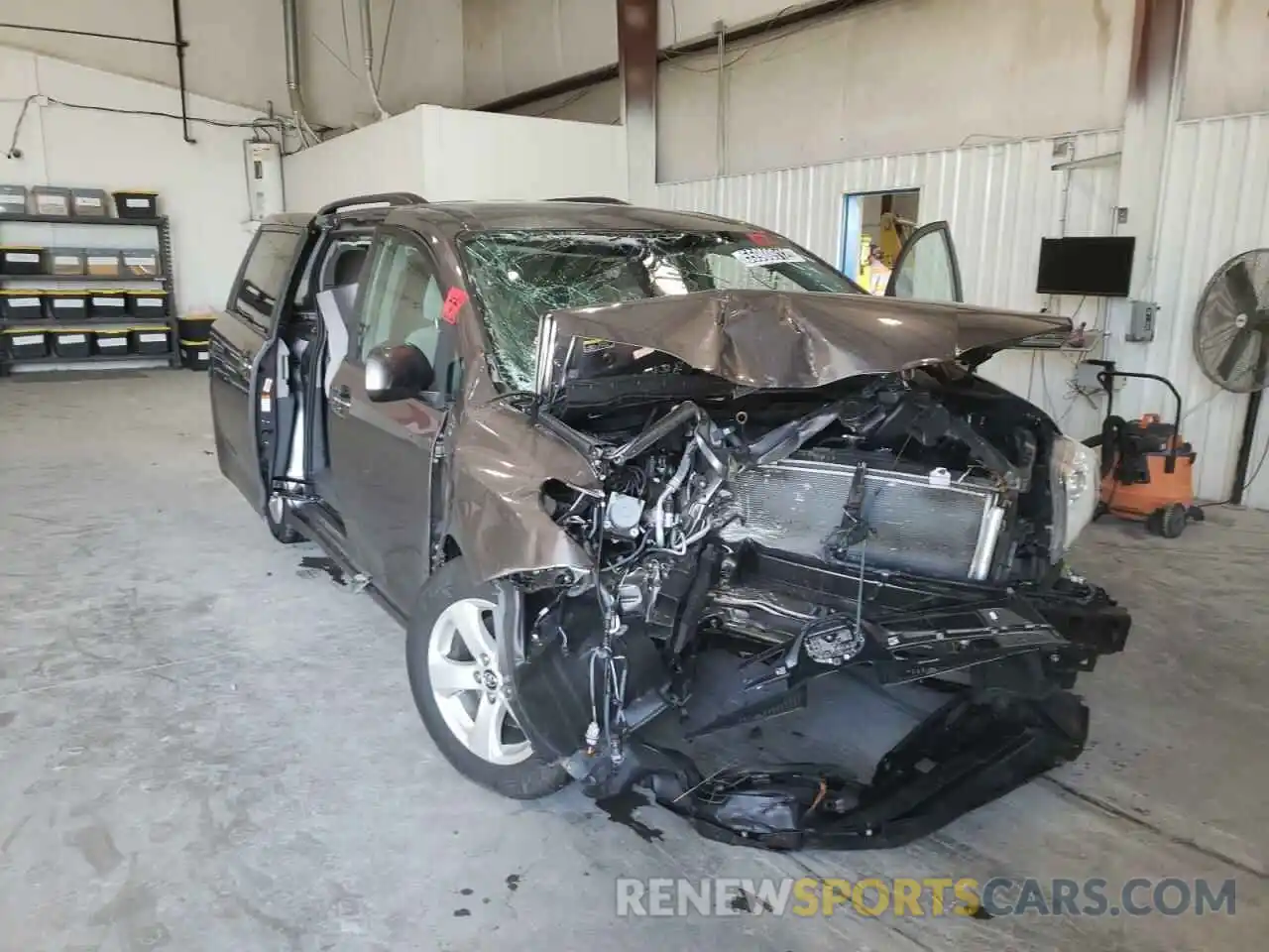 1 Photograph of a damaged car 5TDKZ3DC7LS036564 TOYOTA SIENNA 2020