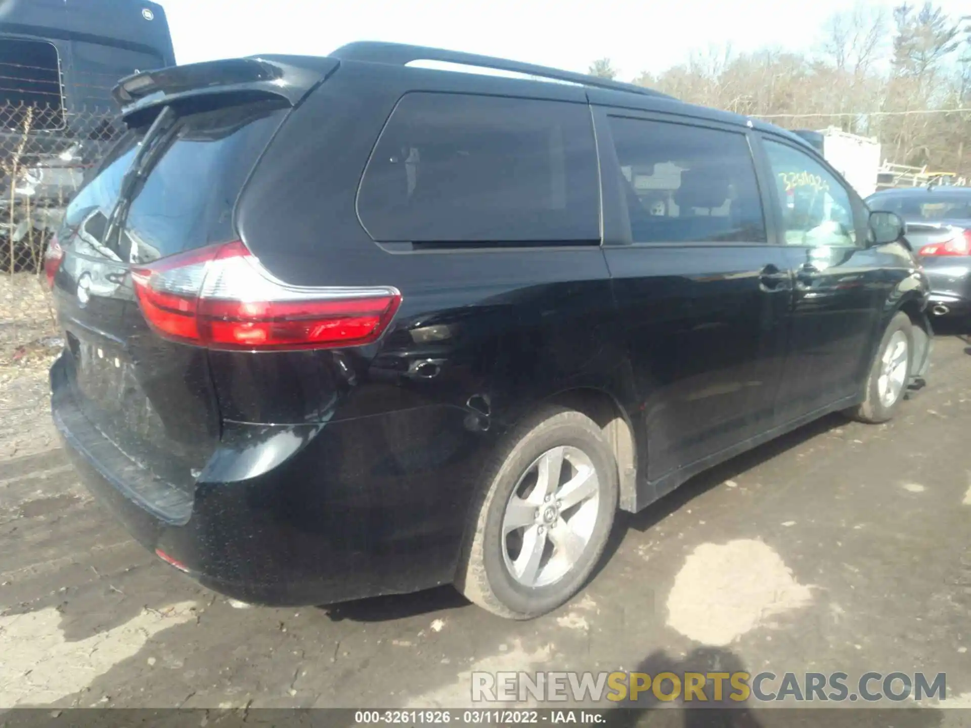 4 Photograph of a damaged car 5TDKZ3DC7LS041716 TOYOTA SIENNA 2020