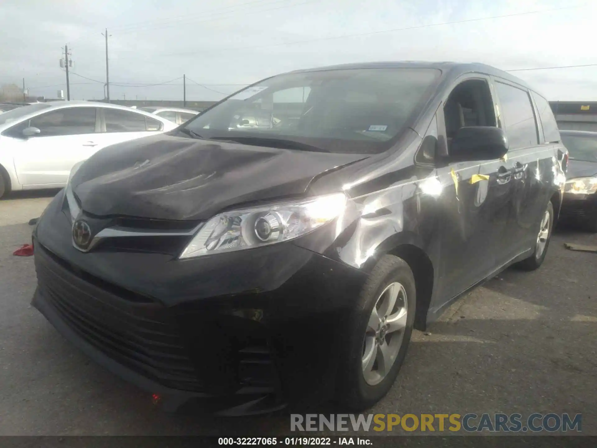 2 Photograph of a damaged car 5TDKZ3DC7LS043854 TOYOTA SIENNA 2020