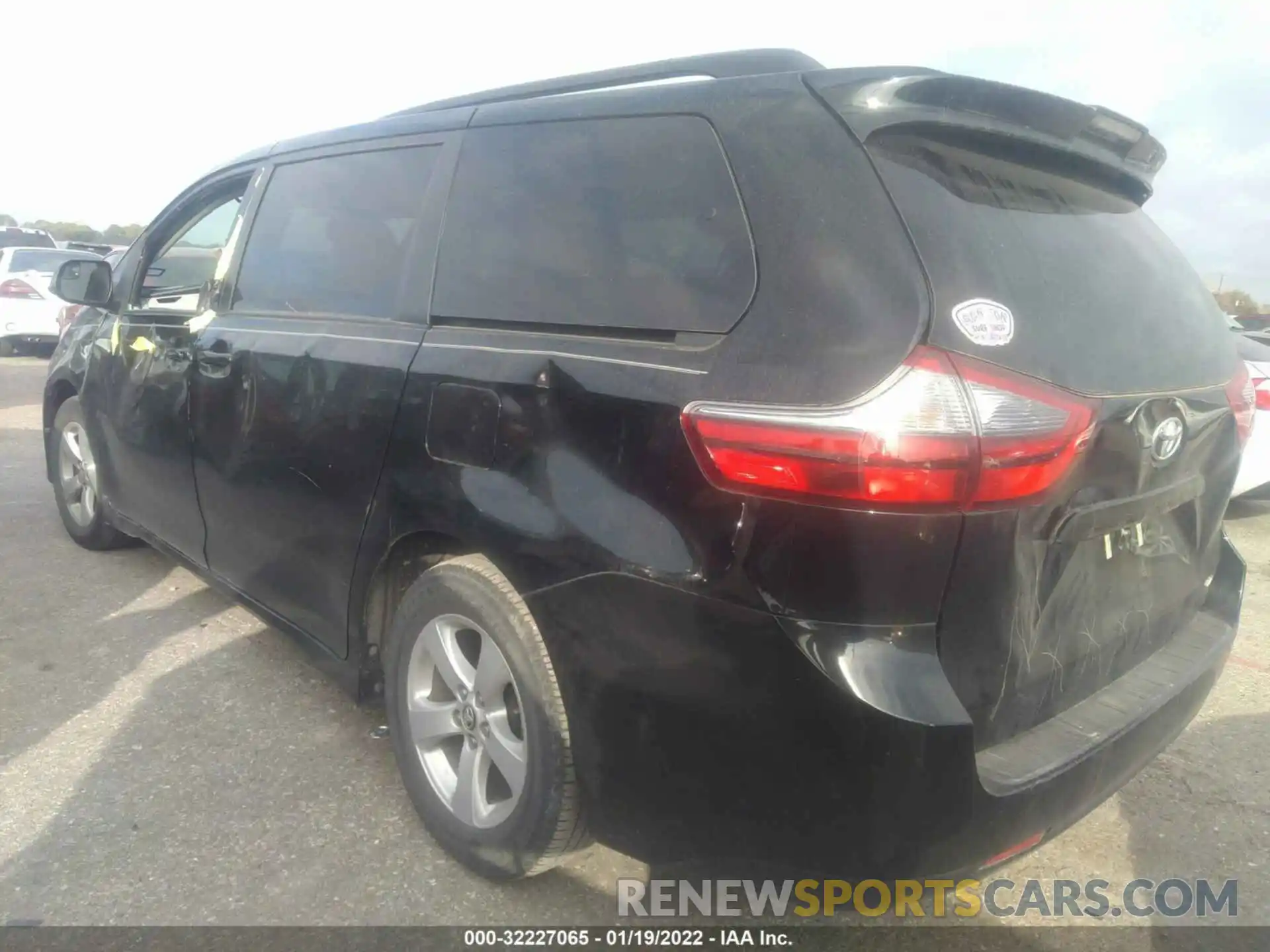 3 Photograph of a damaged car 5TDKZ3DC7LS043854 TOYOTA SIENNA 2020