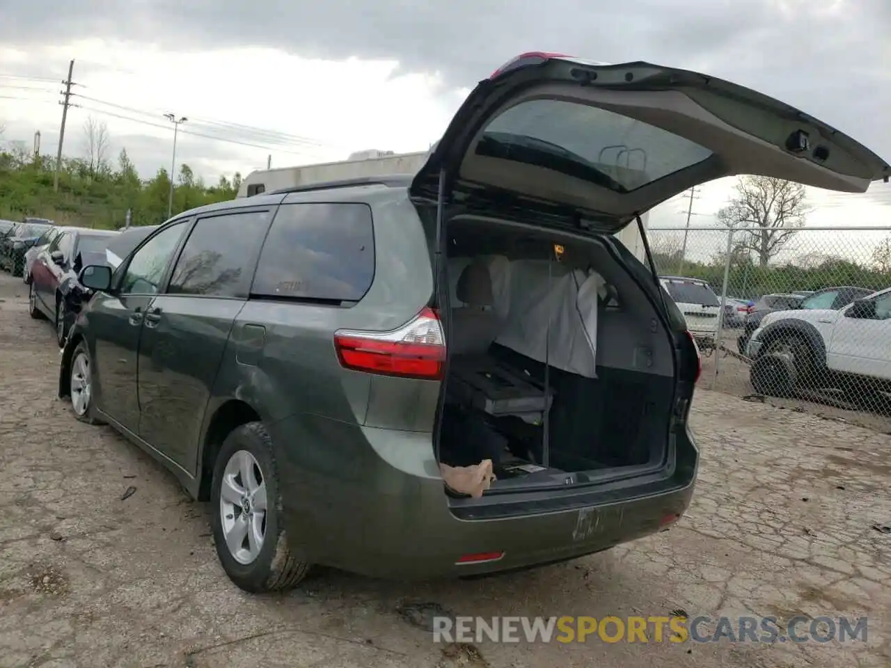 3 Photograph of a damaged car 5TDKZ3DC7LS046091 TOYOTA SIENNA 2020