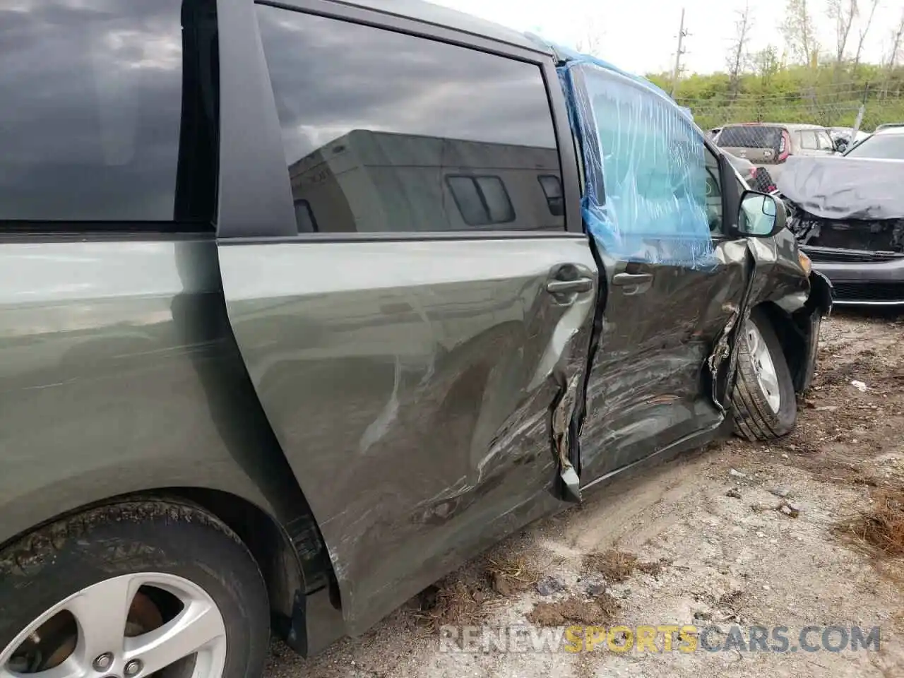 9 Photograph of a damaged car 5TDKZ3DC7LS046091 TOYOTA SIENNA 2020