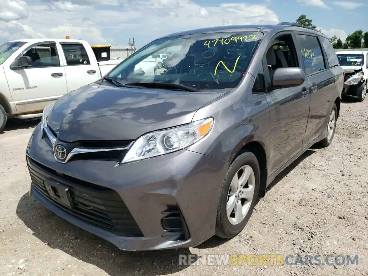 2 Photograph of a damaged car 5TDKZ3DC7LS053462 TOYOTA SIENNA 2020