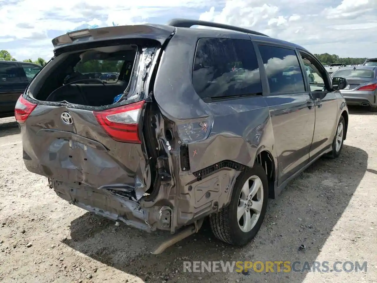 4 Photograph of a damaged car 5TDKZ3DC7LS053462 TOYOTA SIENNA 2020