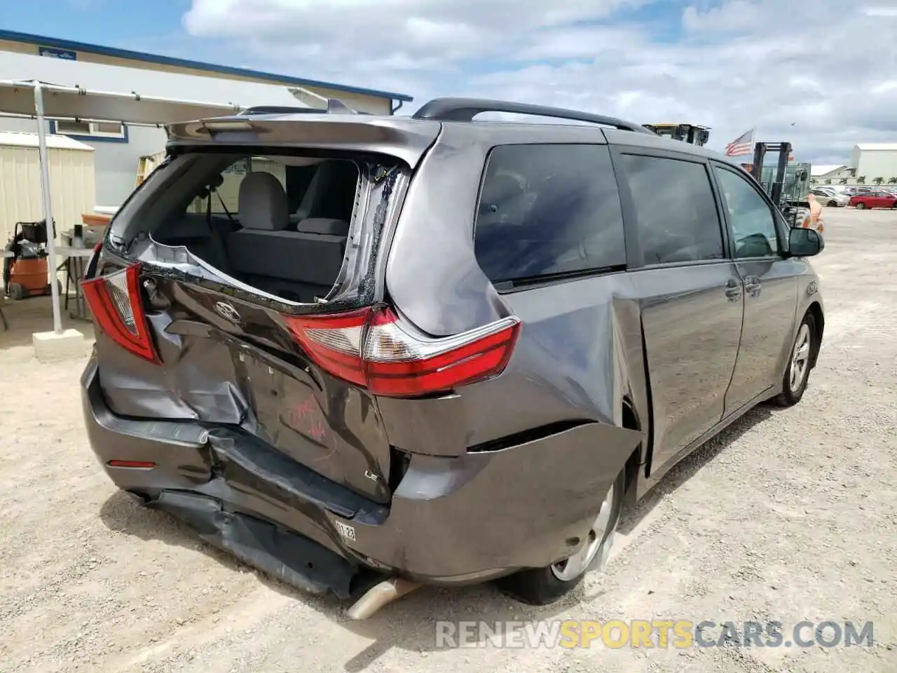 4 Photograph of a damaged car 5TDKZ3DC7LS056071 TOYOTA SIENNA 2020