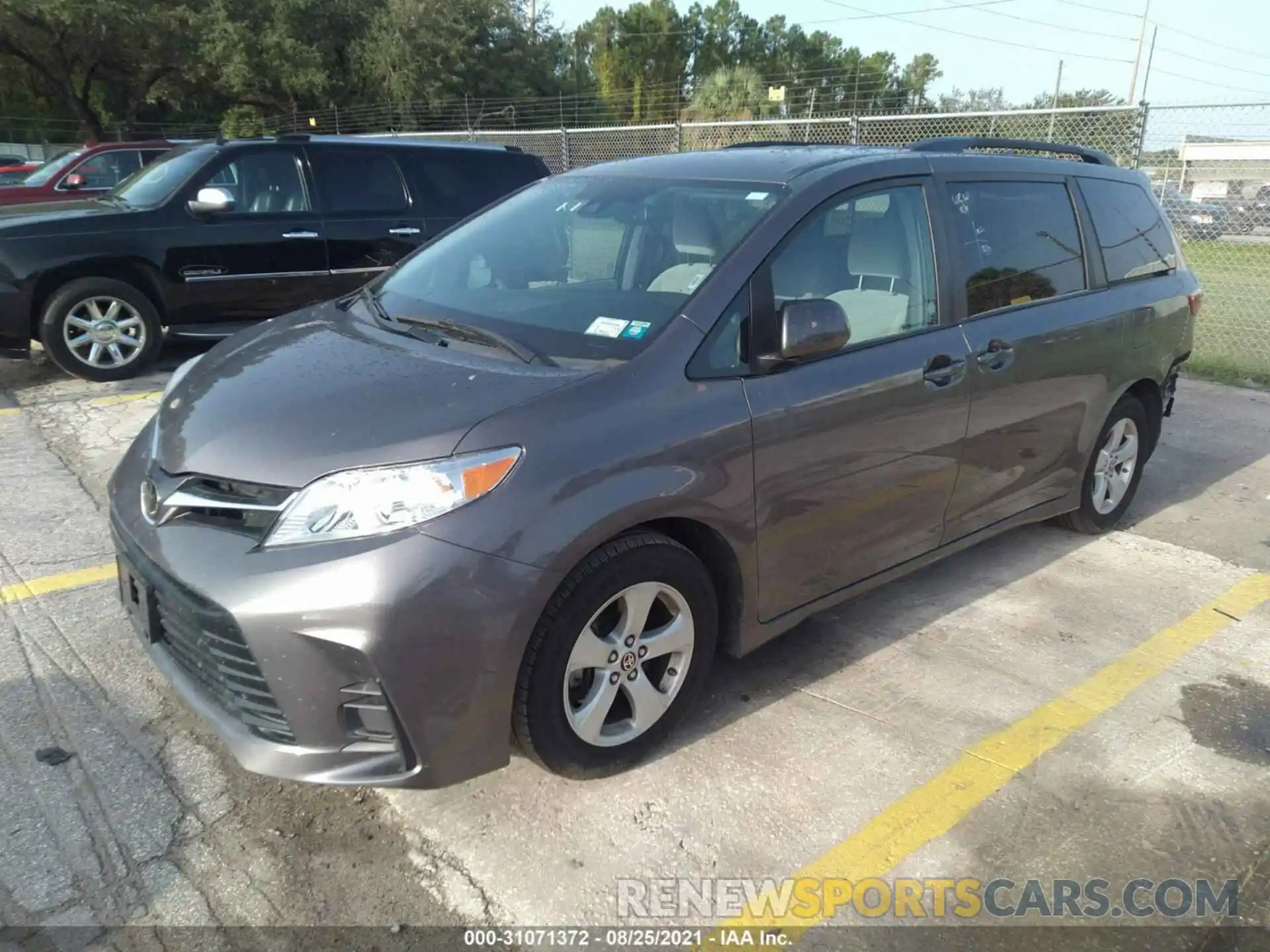 2 Photograph of a damaged car 5TDKZ3DC7LS065188 TOYOTA SIENNA 2020