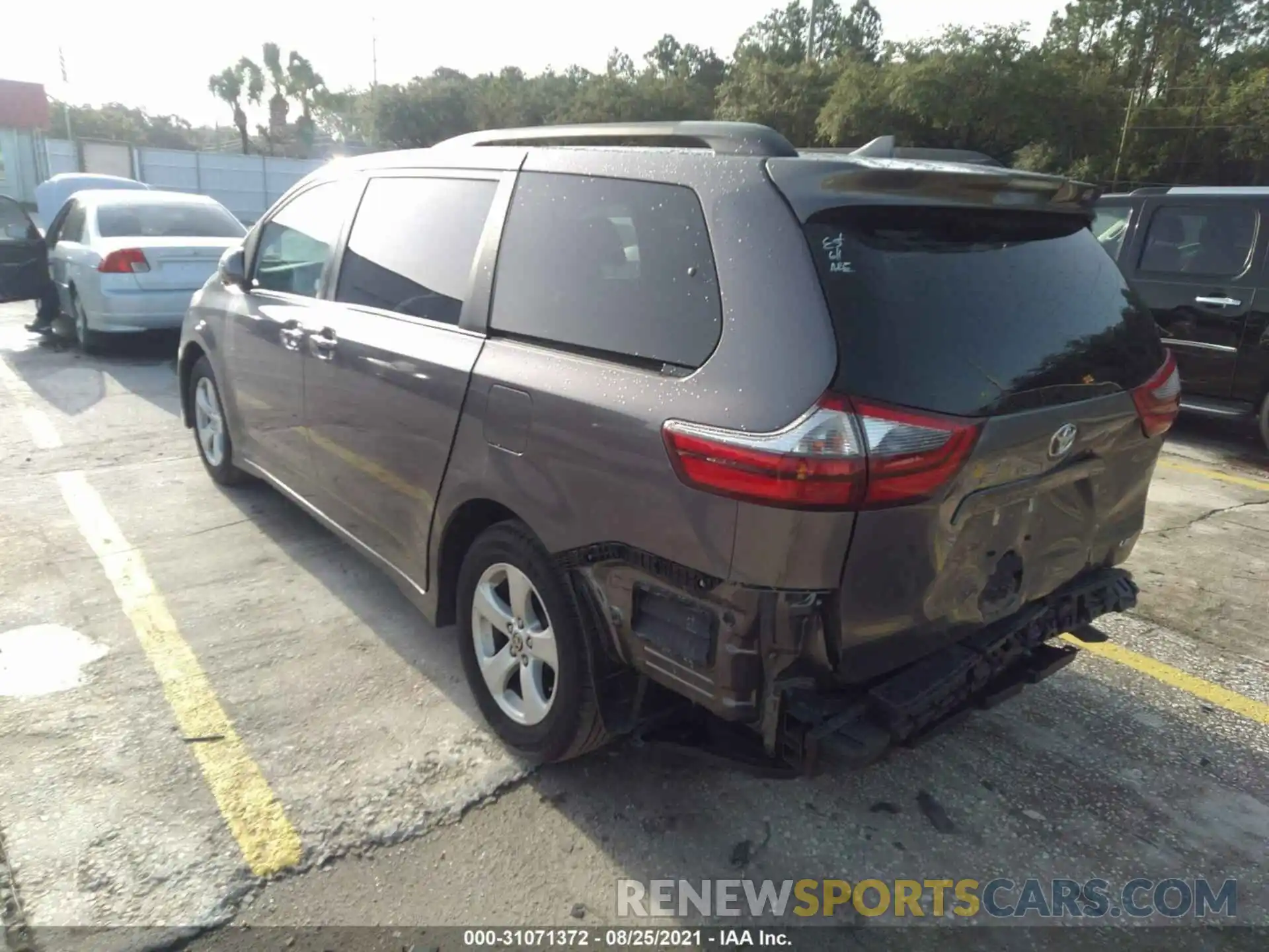 3 Photograph of a damaged car 5TDKZ3DC7LS065188 TOYOTA SIENNA 2020