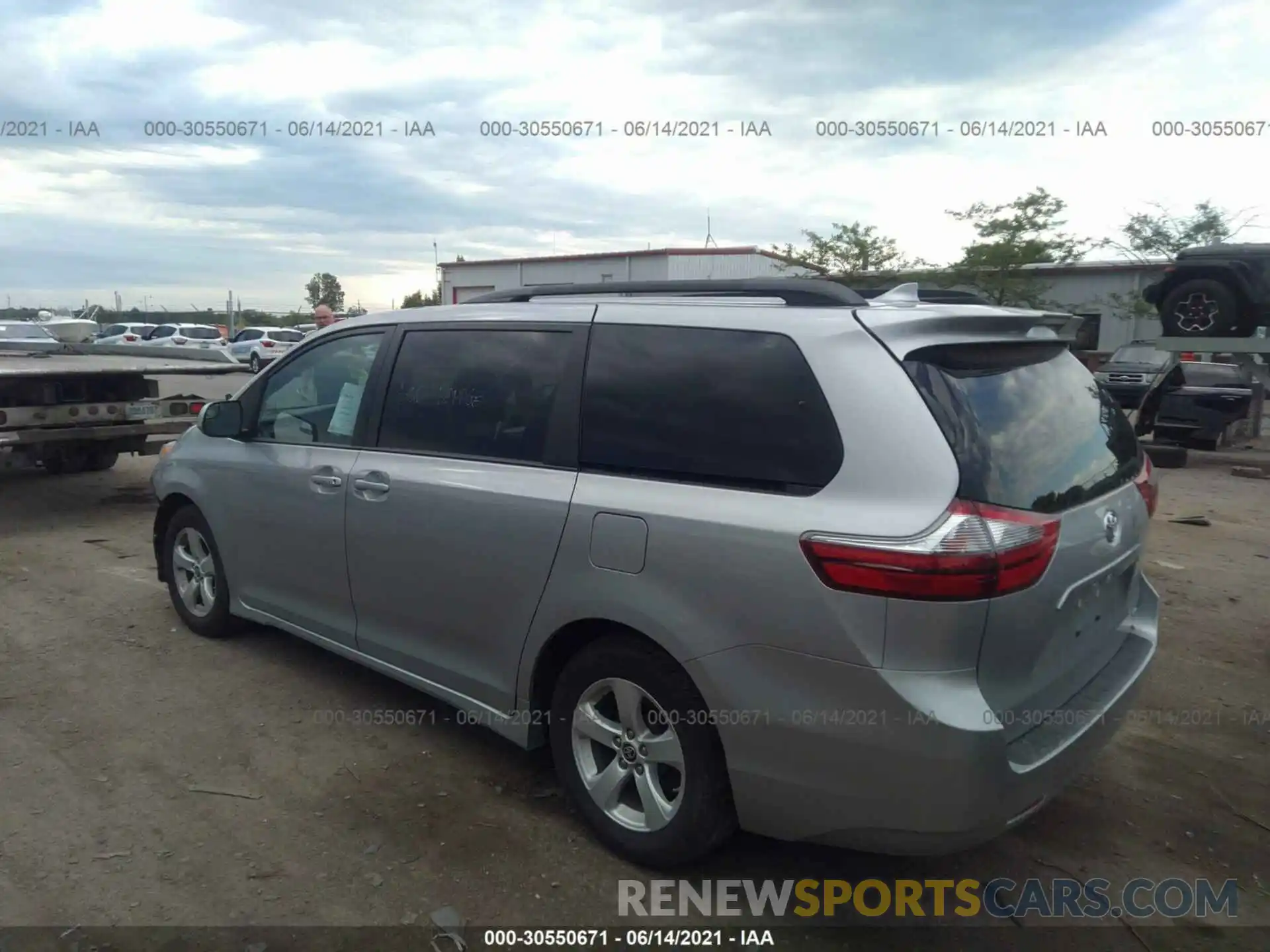 3 Photograph of a damaged car 5TDKZ3DC7LS069113 TOYOTA SIENNA 2020