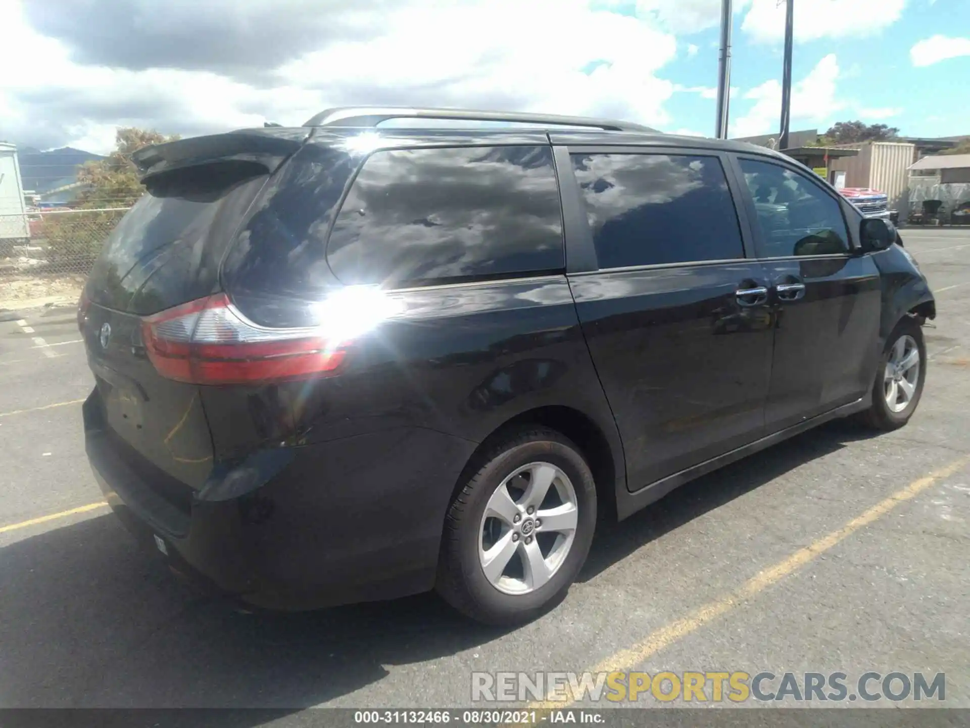 4 Photograph of a damaged car 5TDKZ3DC7LS073923 TOYOTA SIENNA 2020