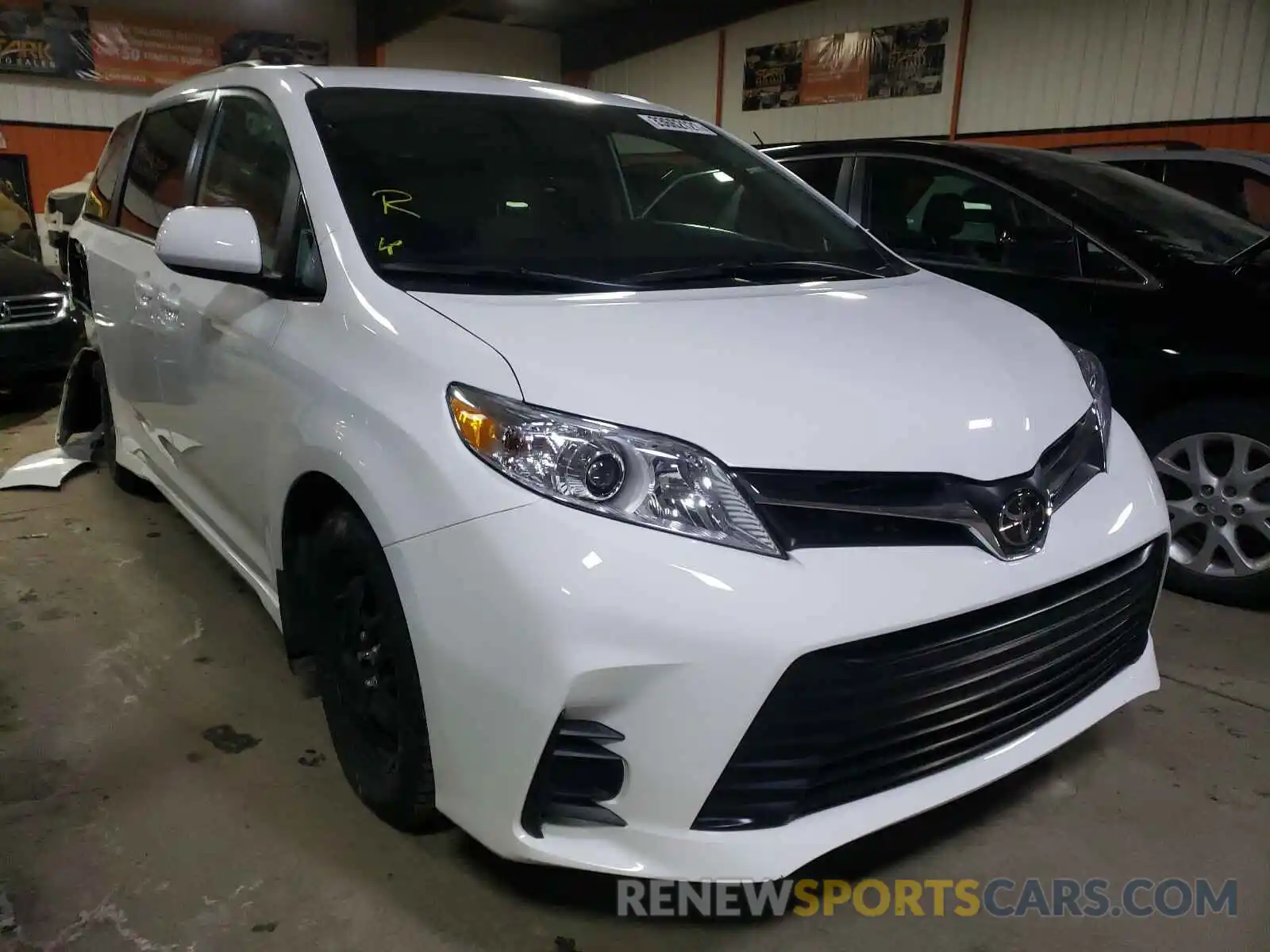 1 Photograph of a damaged car 5TDKZ3DC7LS080385 TOYOTA SIENNA 2020