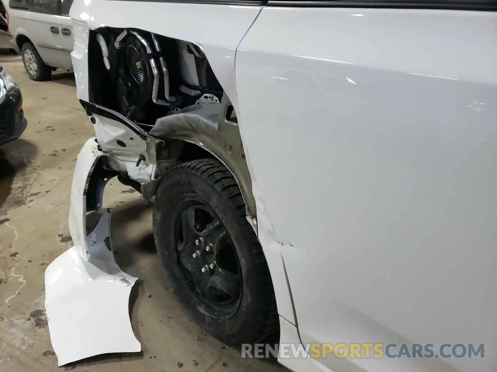 9 Photograph of a damaged car 5TDKZ3DC7LS080385 TOYOTA SIENNA 2020